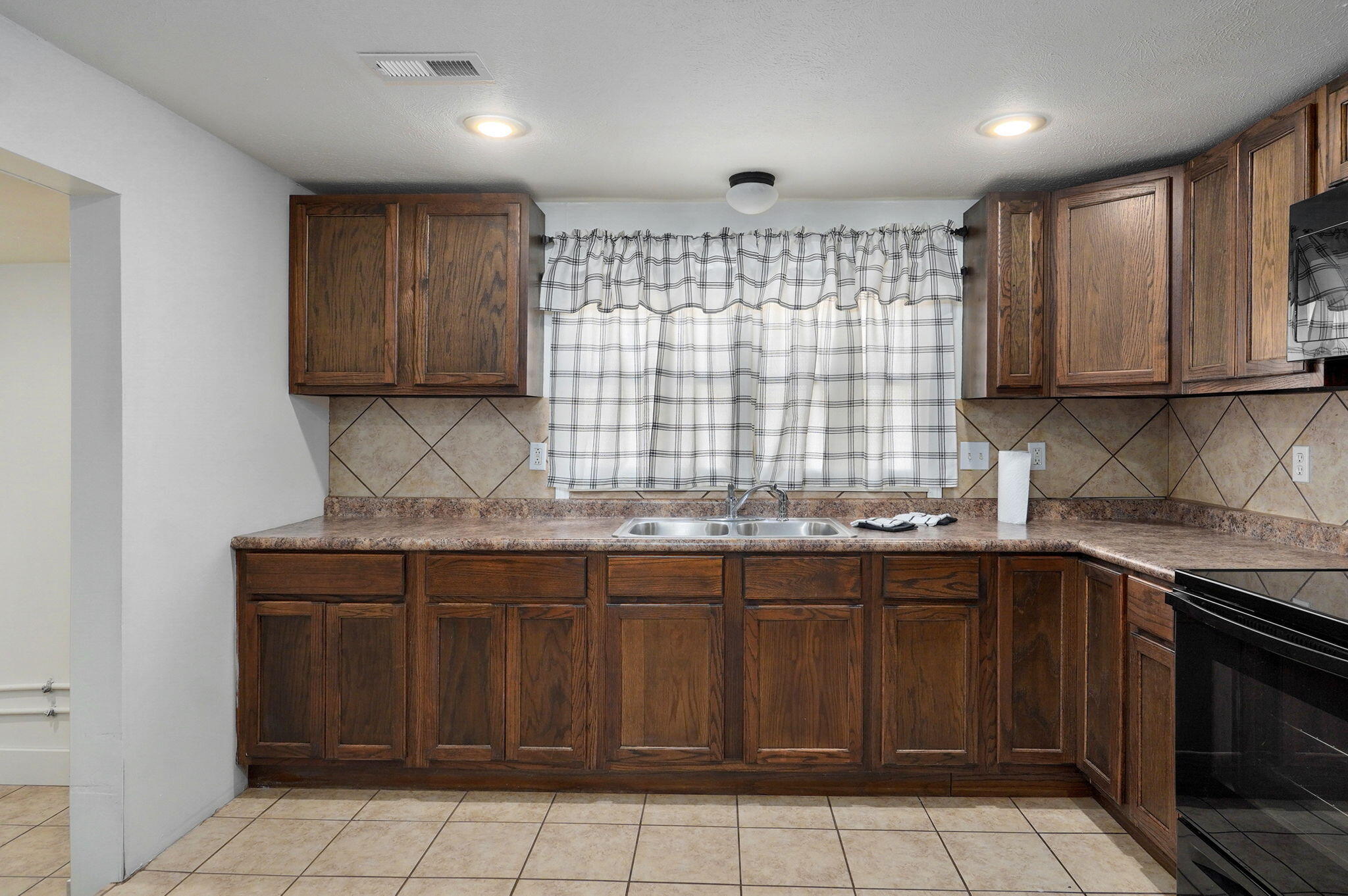 549 South Hillcrest Avenue Property Photo 18