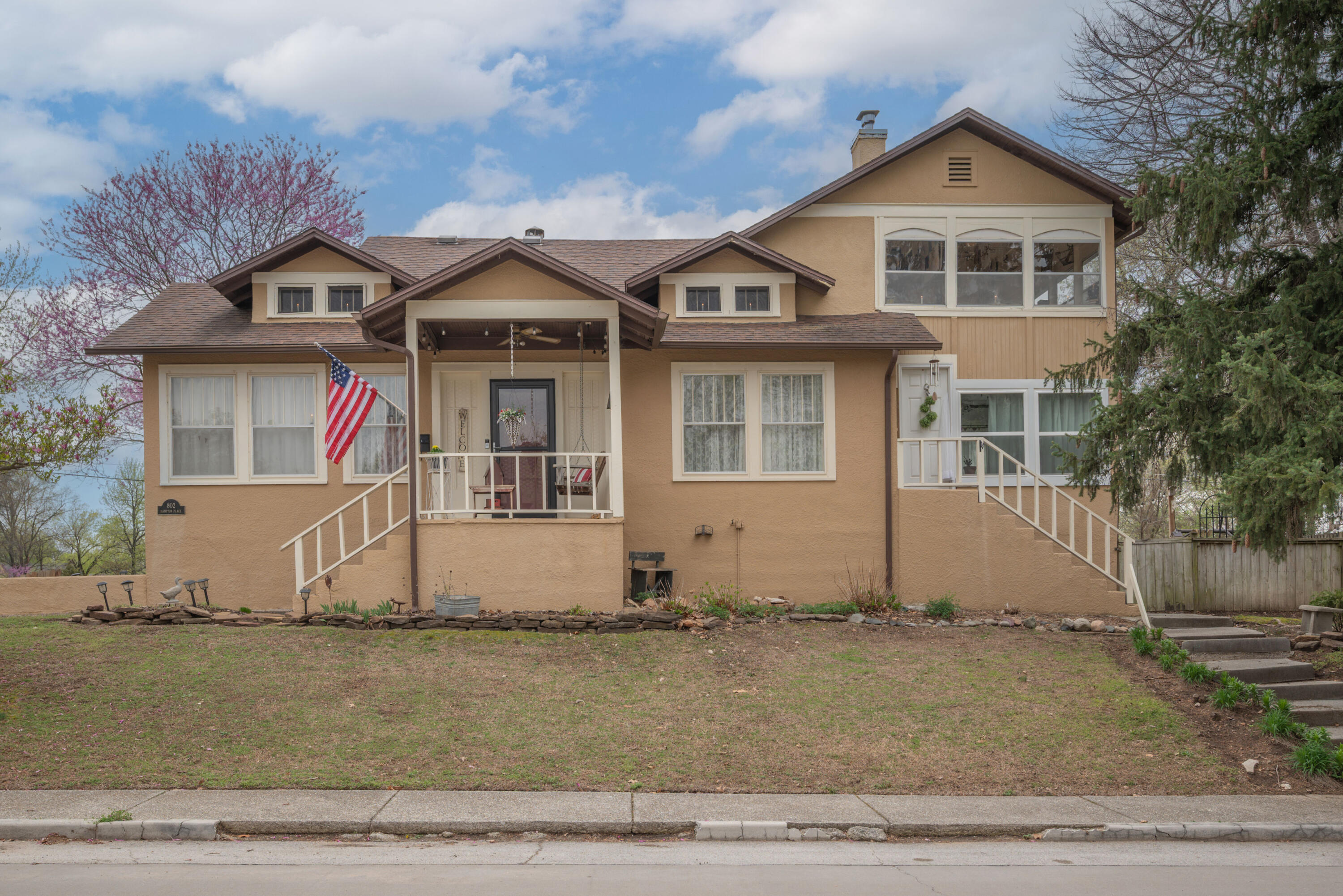 802 Hampton Place Property Photo 1