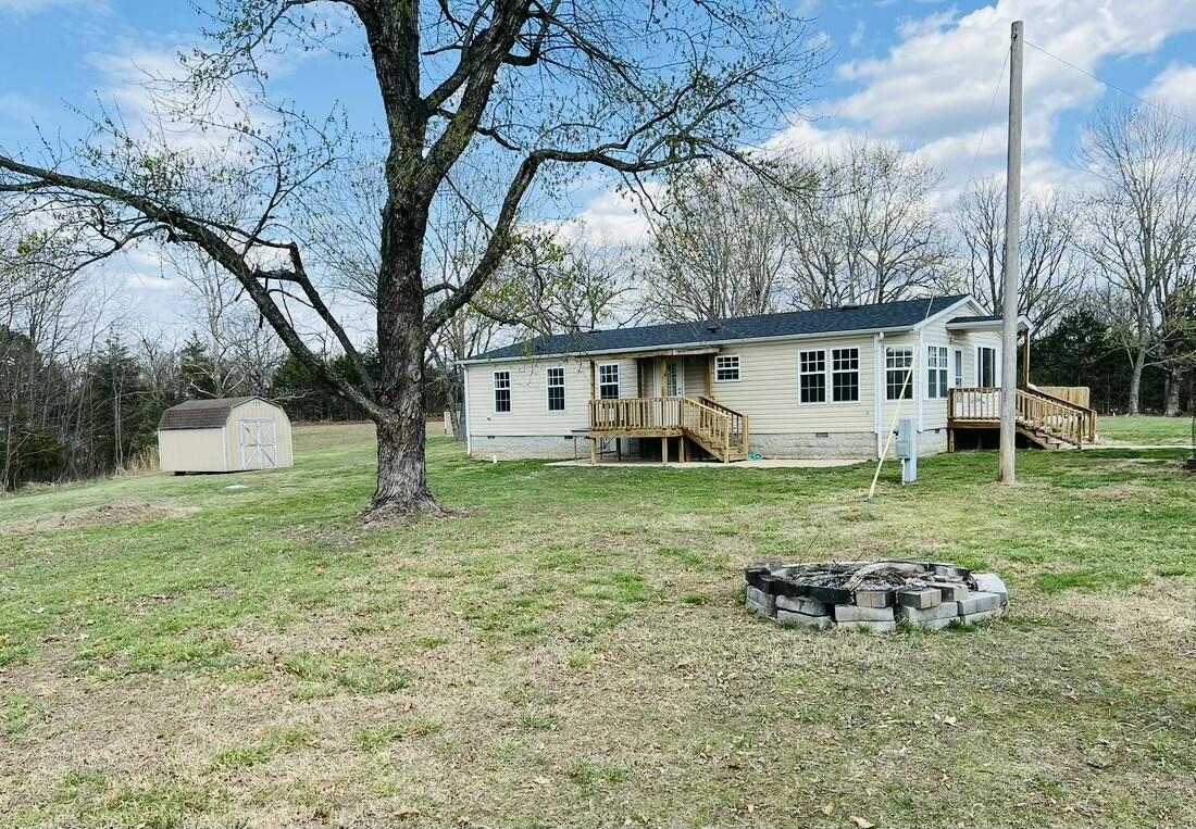 1037 Hummingbird Road Property Photo 5