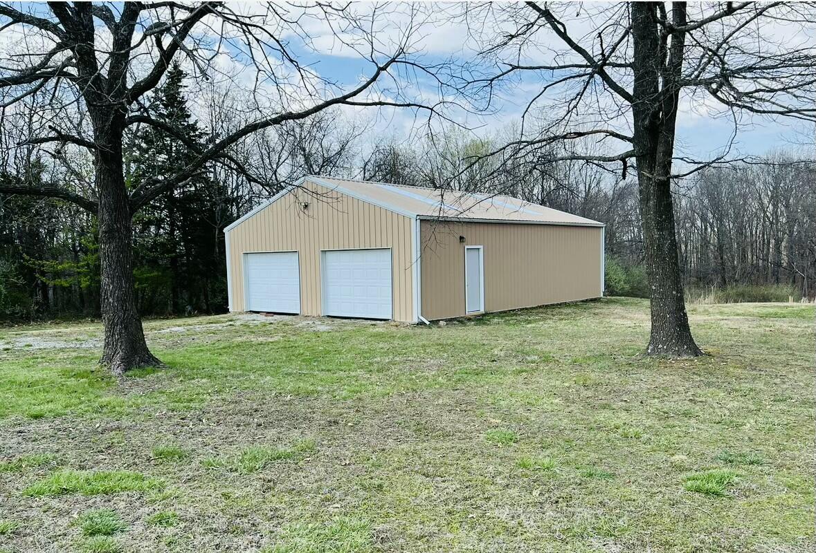 1037 Hummingbird Road Property Photo 6