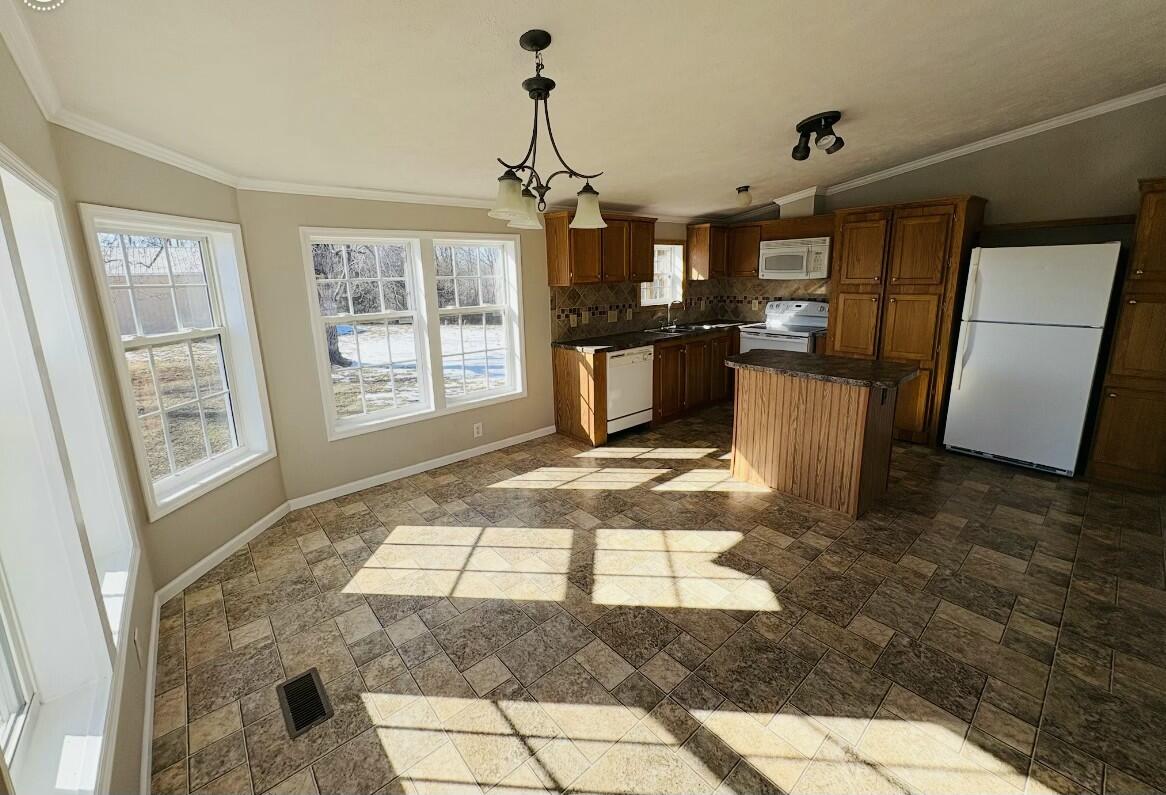 1037 Hummingbird Road Property Photo 16