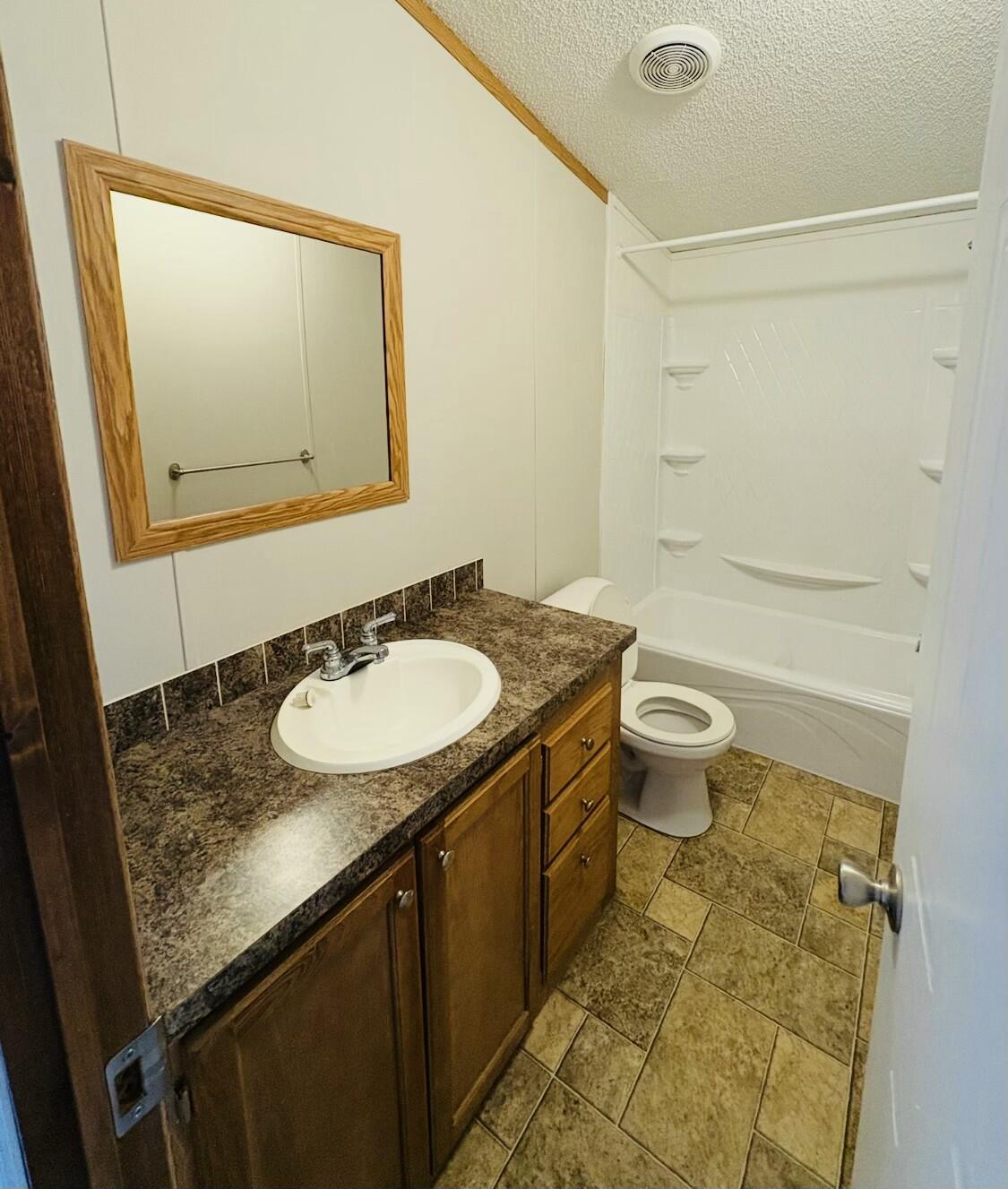 1037 Hummingbird Road Property Photo 24