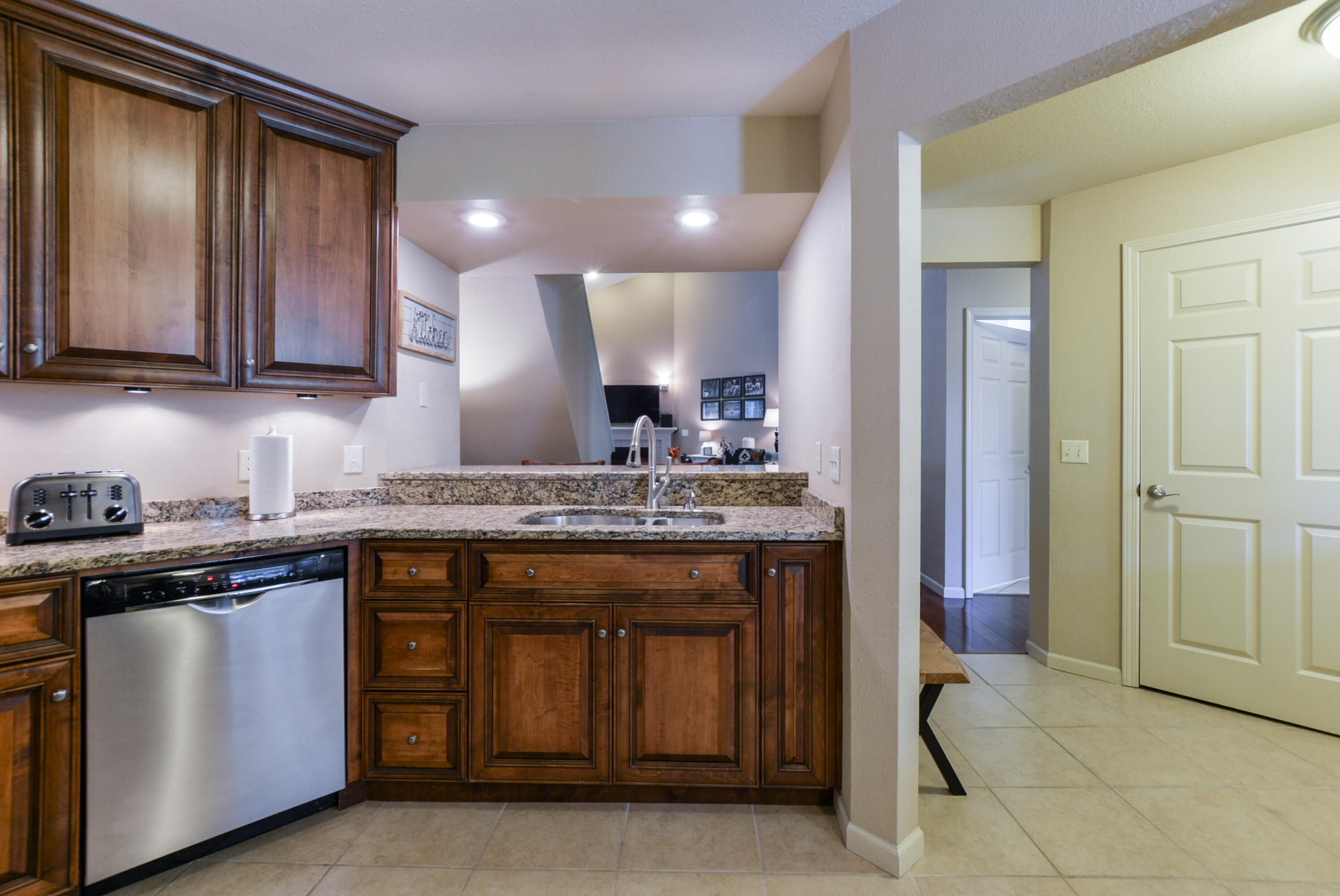 318 Wimbledon Drive Property Photo 5