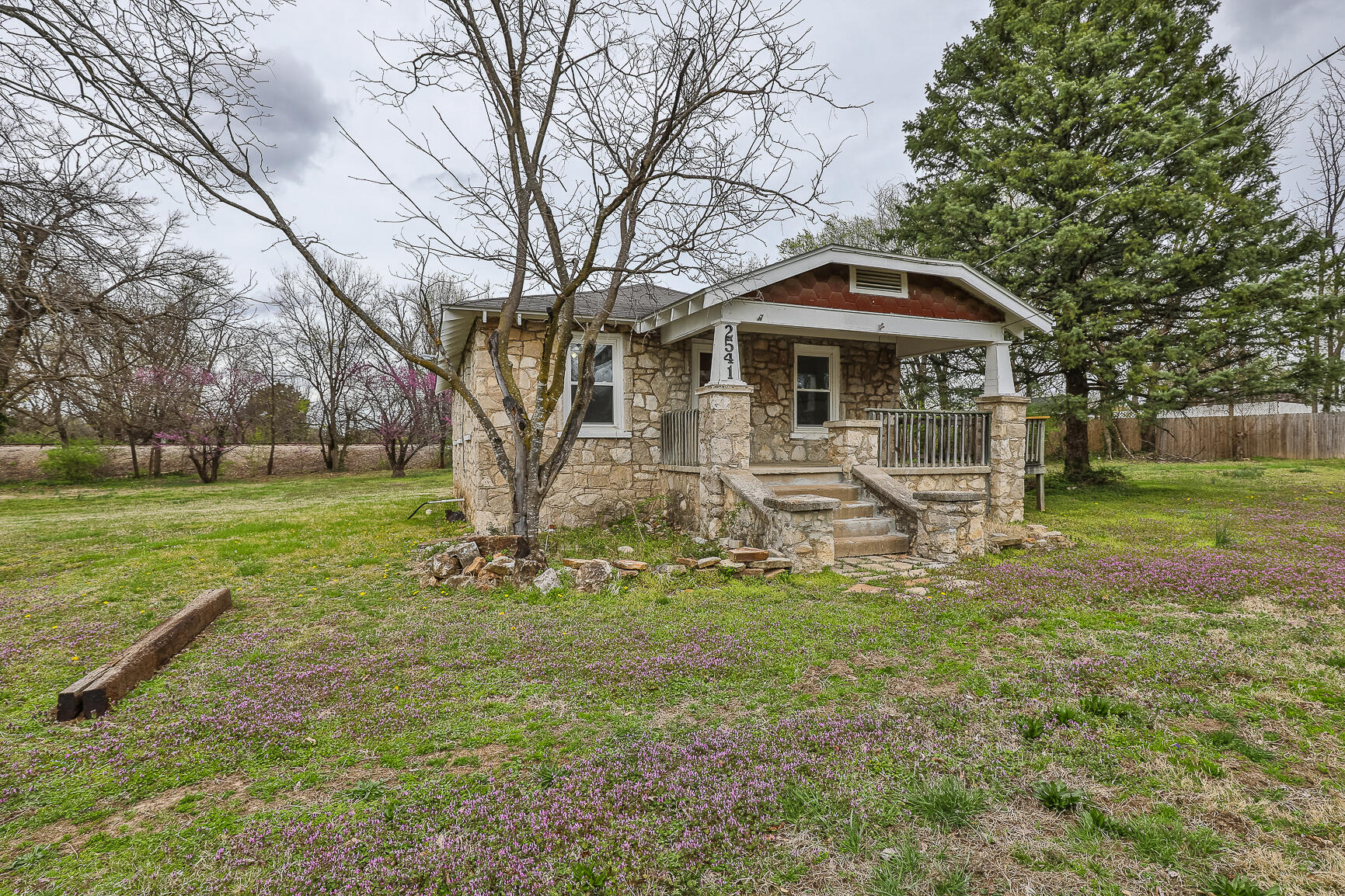 2541 West Mill Street Property Photo 1