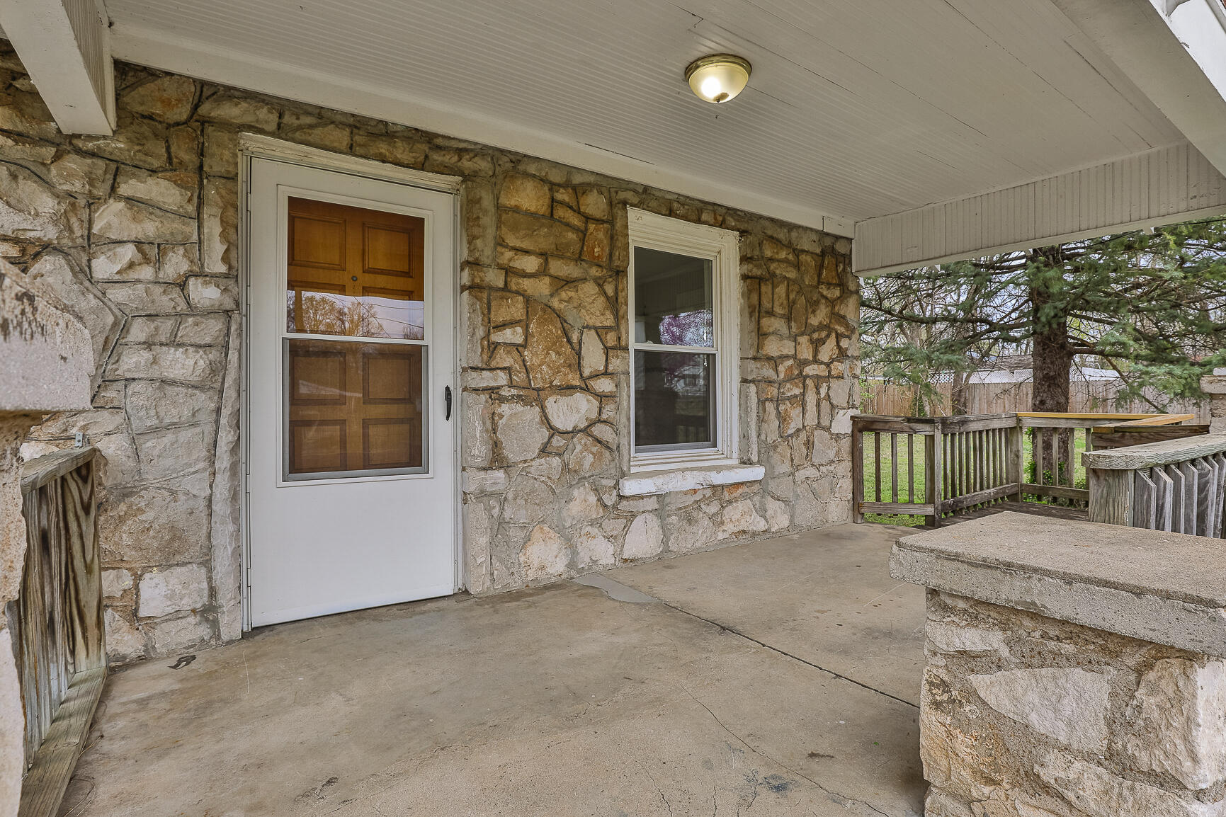 2541 West Mill Street Property Photo 3