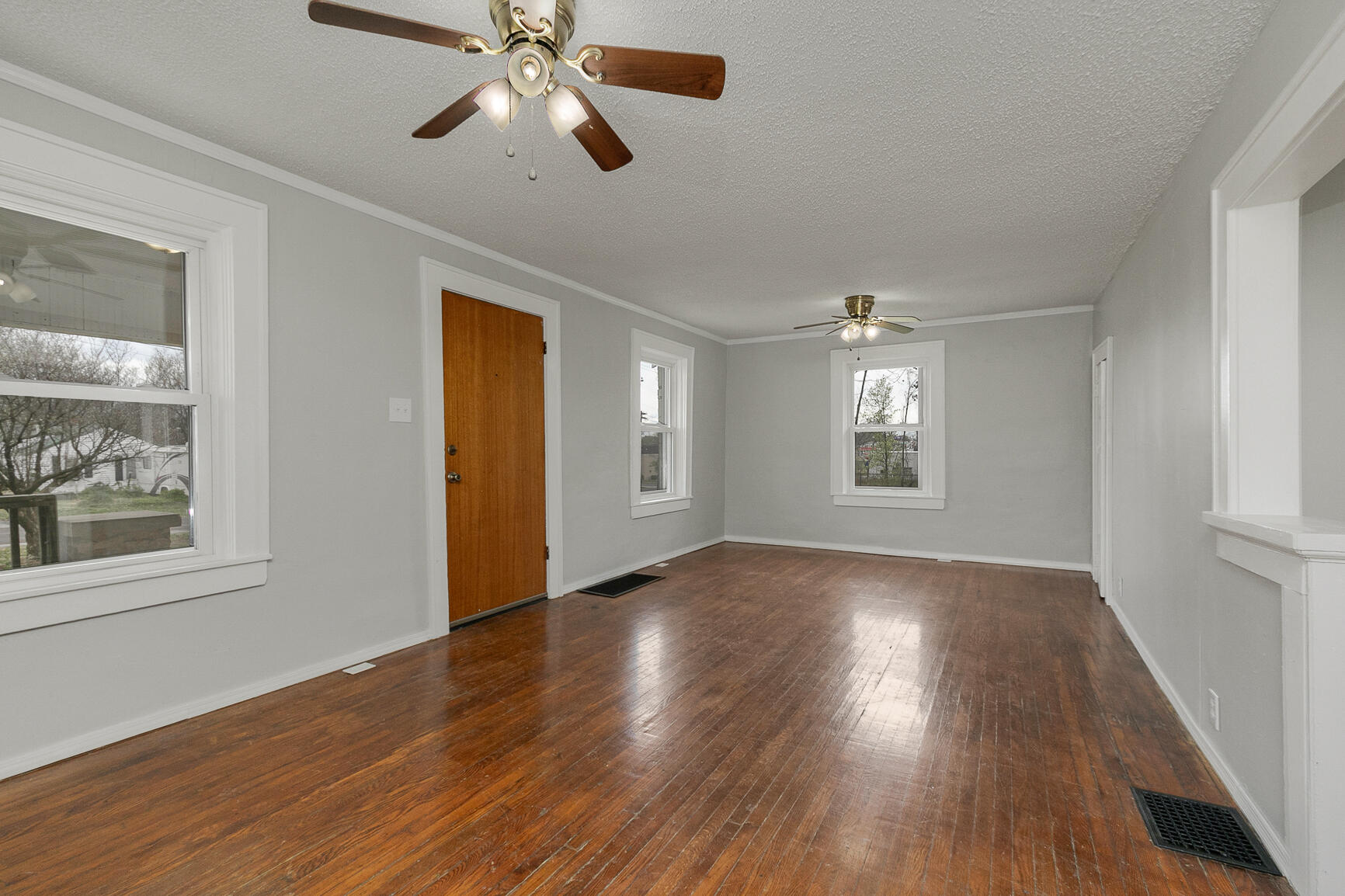 2541 West Mill Street Property Photo 4