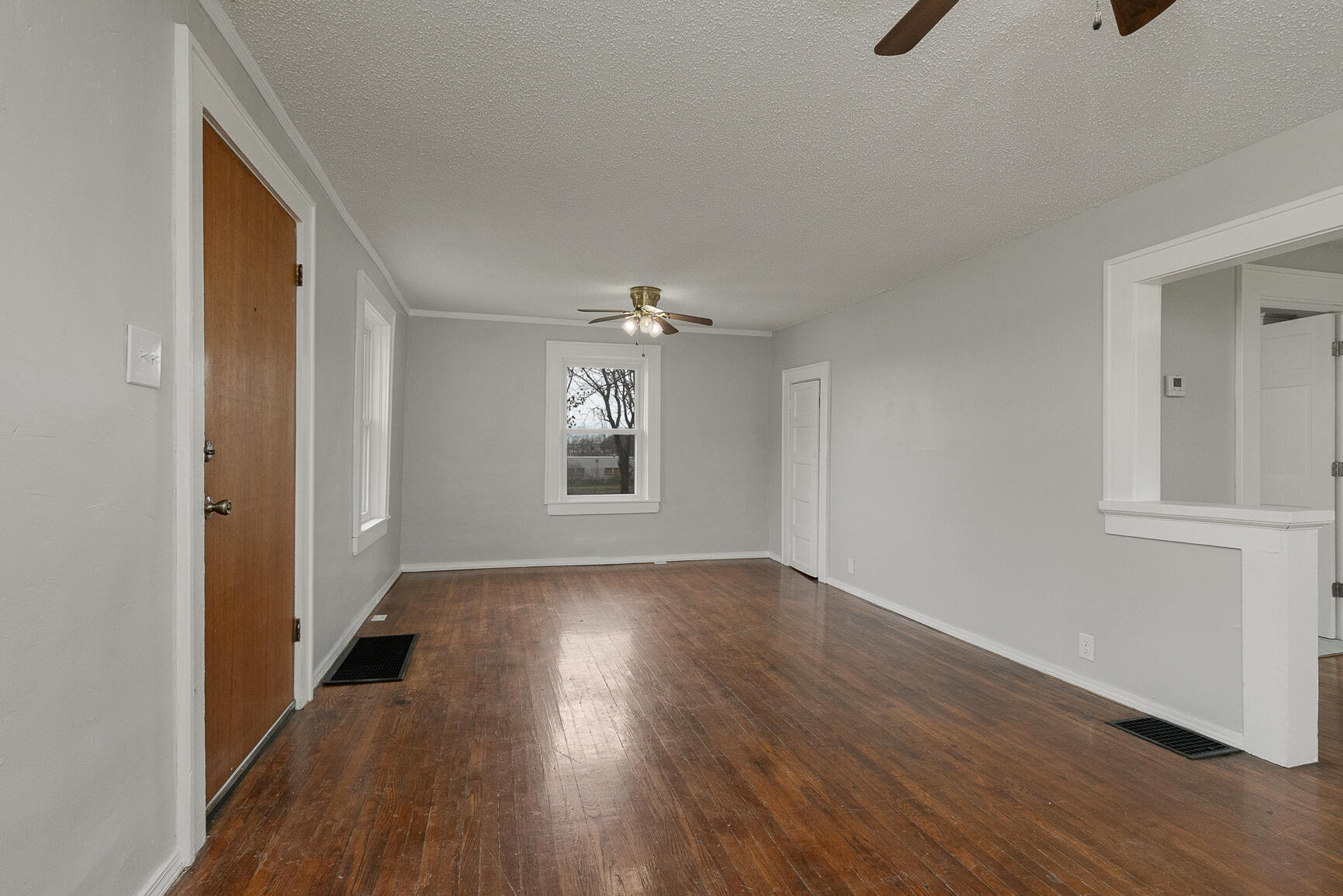 2541 West Mill Street Property Photo 5