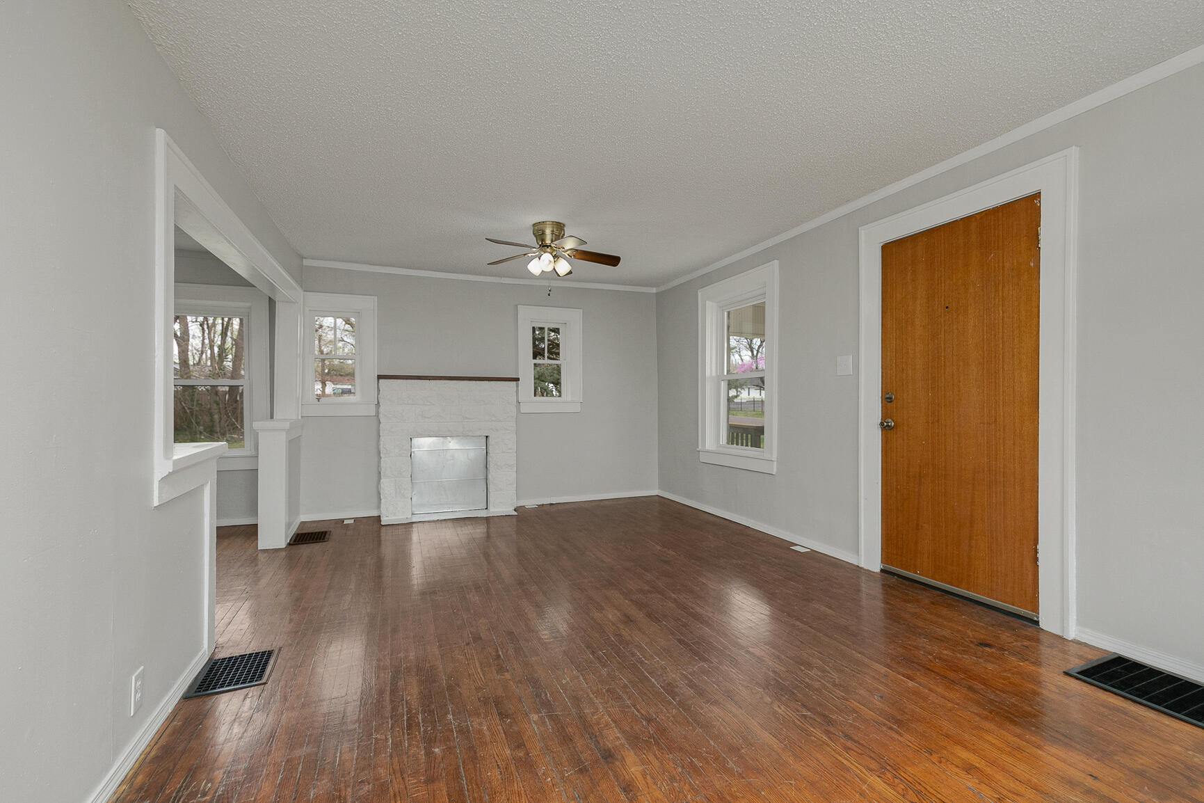 2541 West Mill Street Property Photo 6