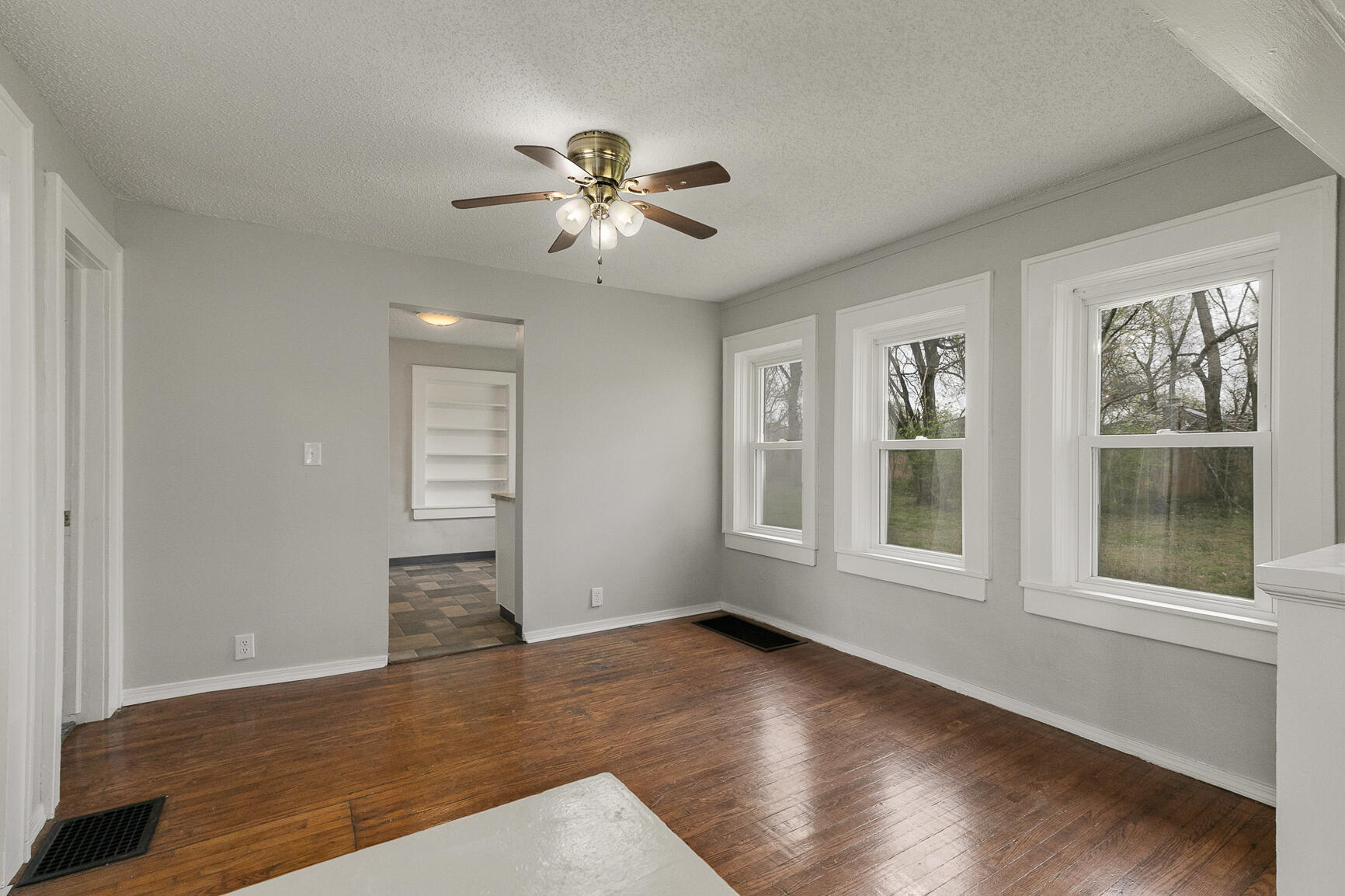 2541 West Mill Street Property Photo 8