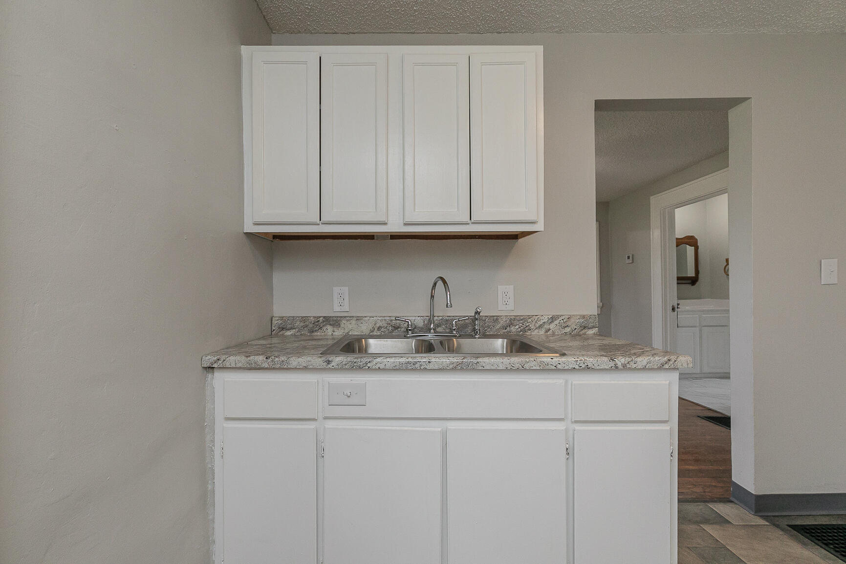 2541 West Mill Street Property Photo 14
