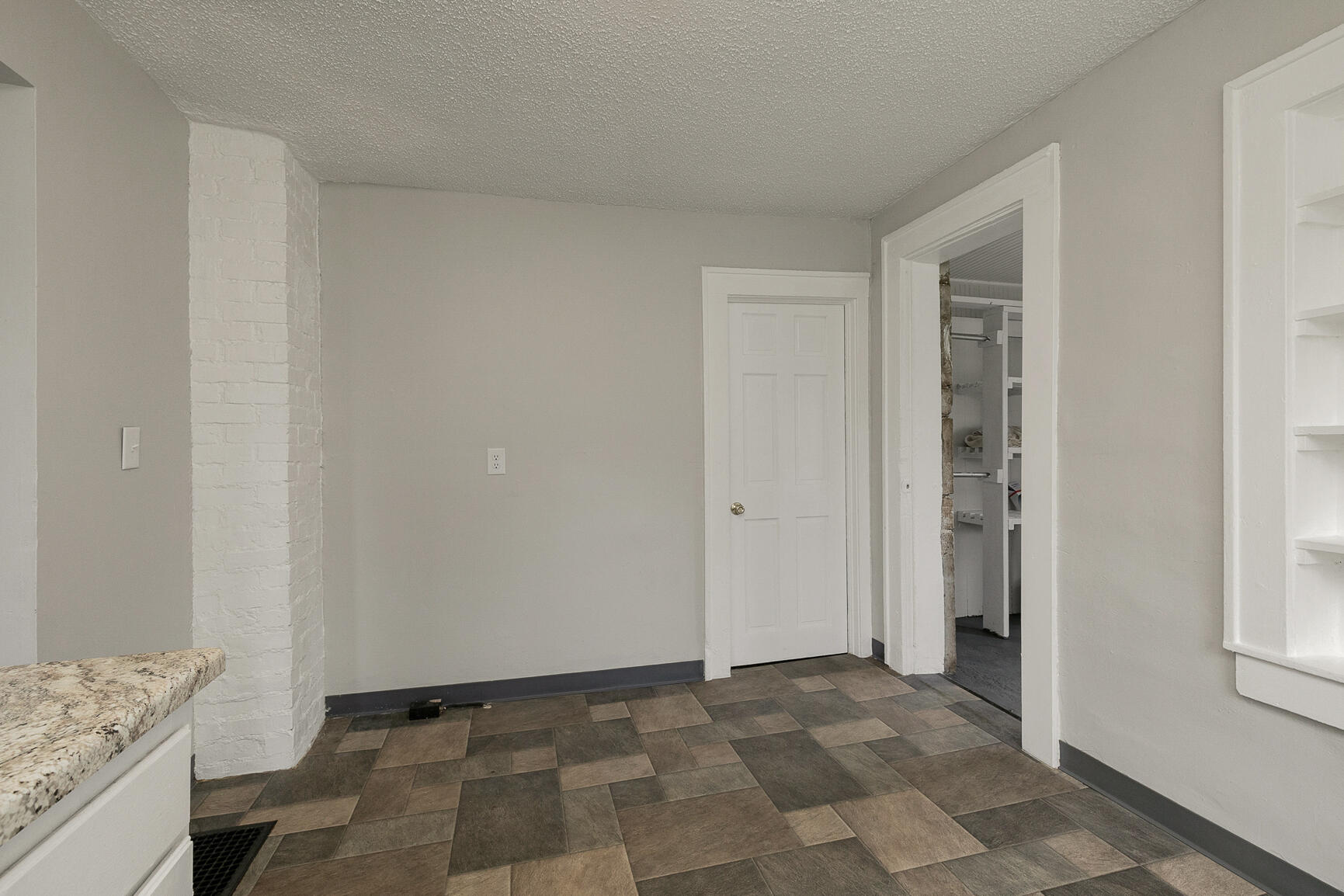 2541 West Mill Street Property Photo 15