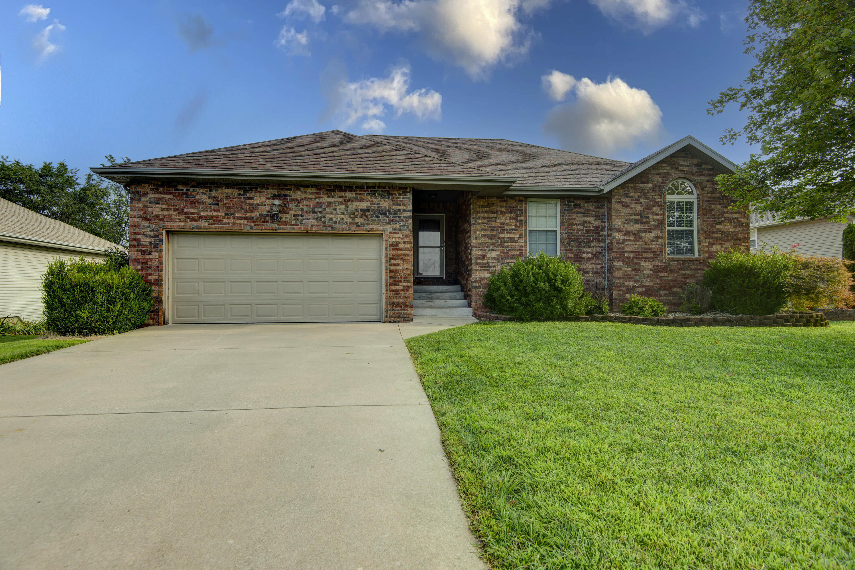 1003 West Bates Drive Property Photo 1