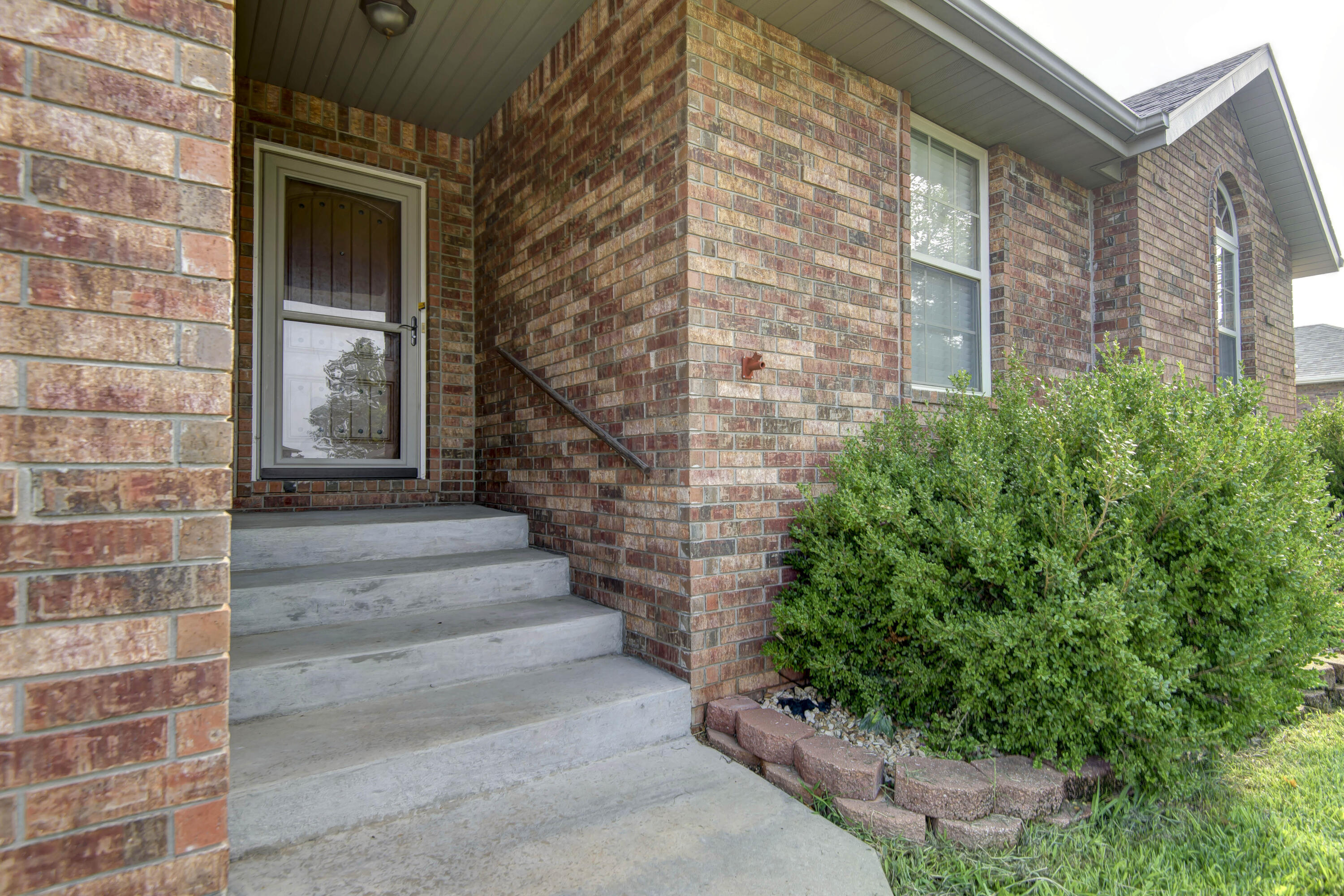 1003 West Bates Drive Property Photo 2