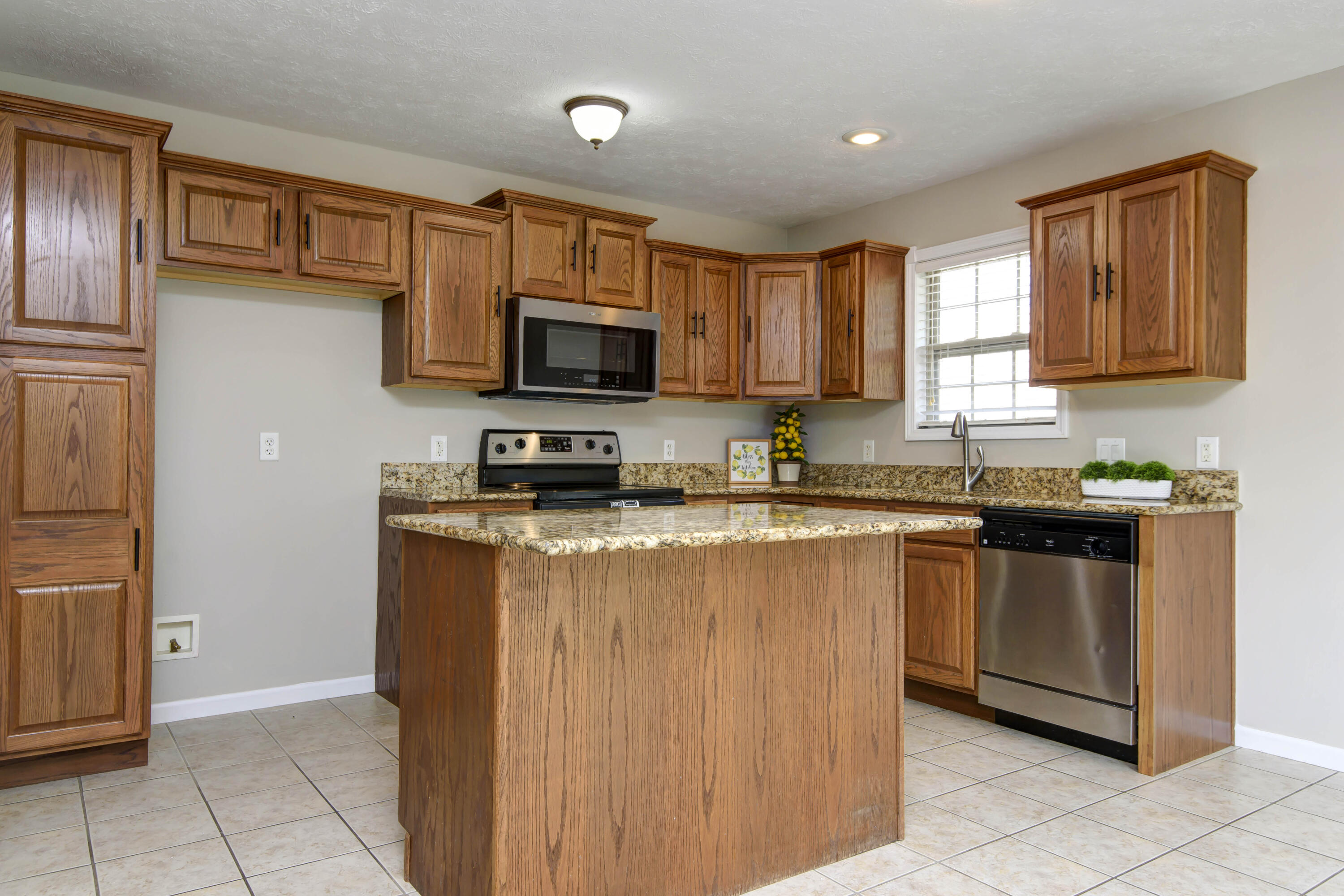 1003 West Bates Drive Property Photo 6