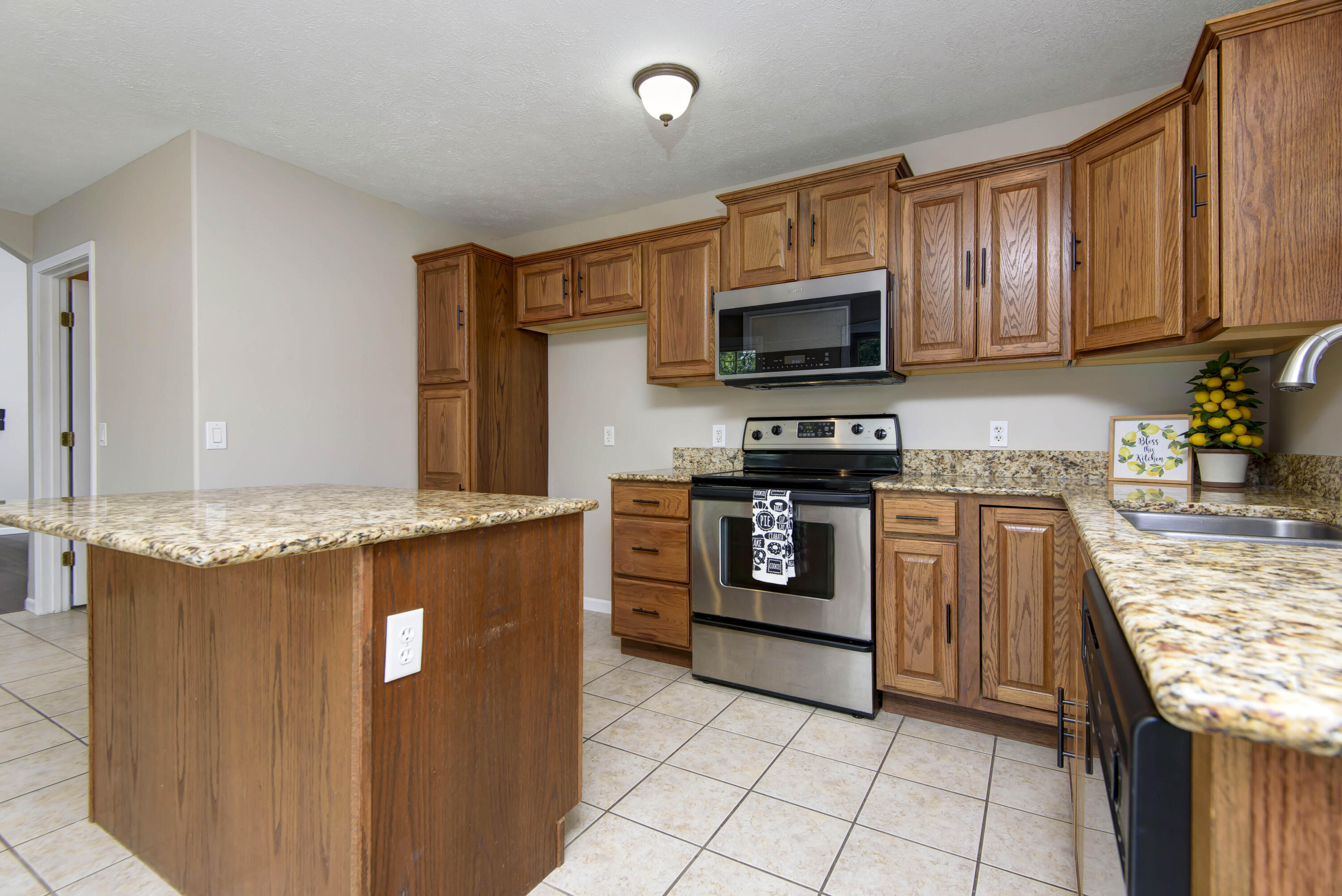 1003 West Bates Drive Property Photo 9