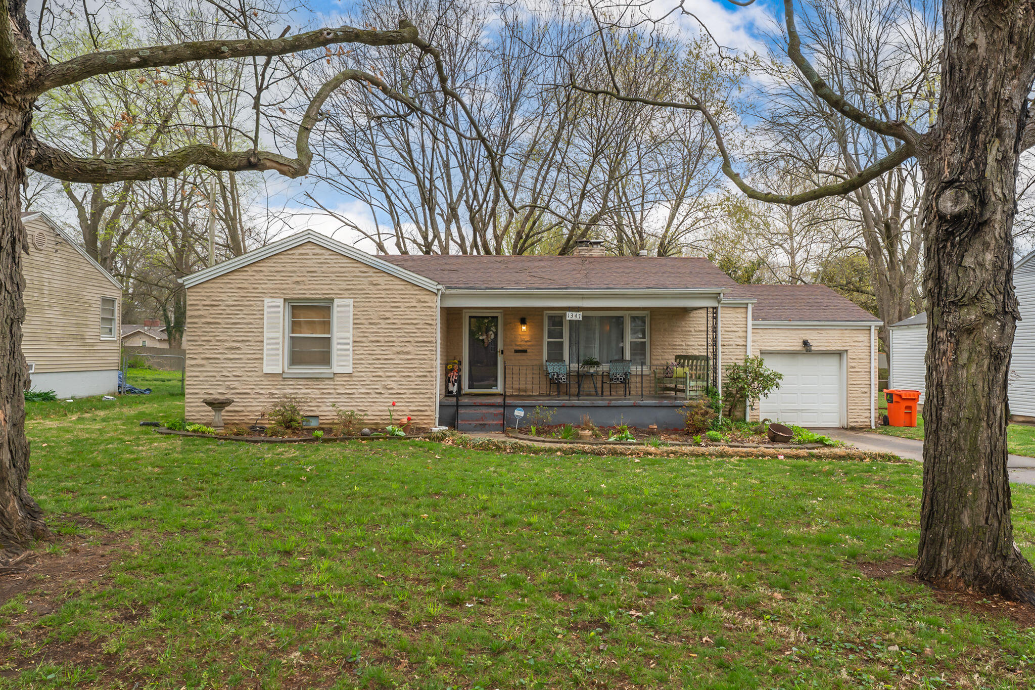 1347 South Kentwood Avenue Property Photo 1