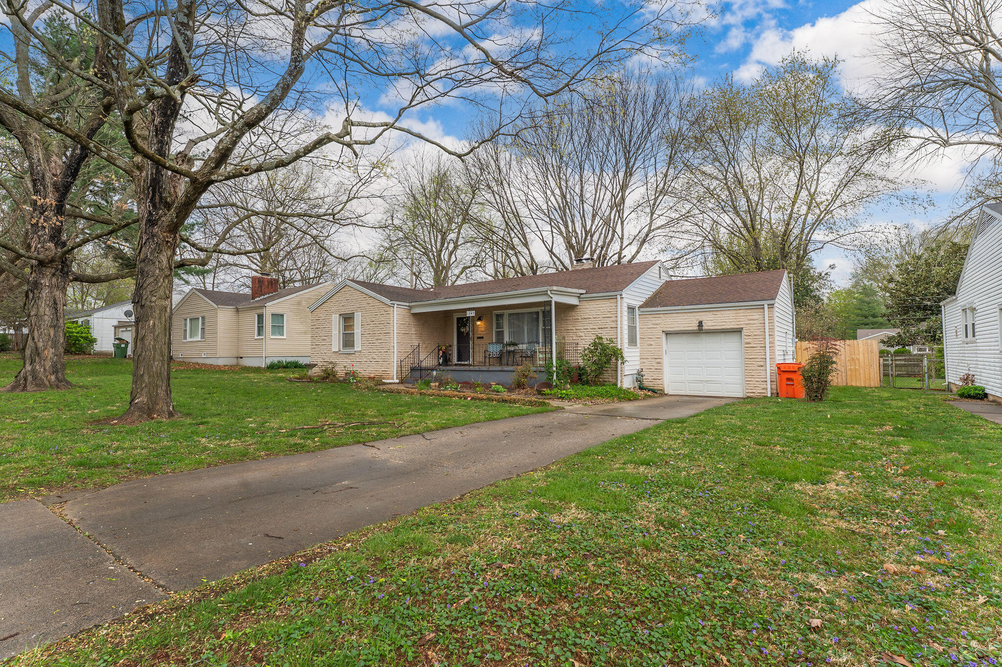 1347 South Kentwood Avenue Property Photo 2