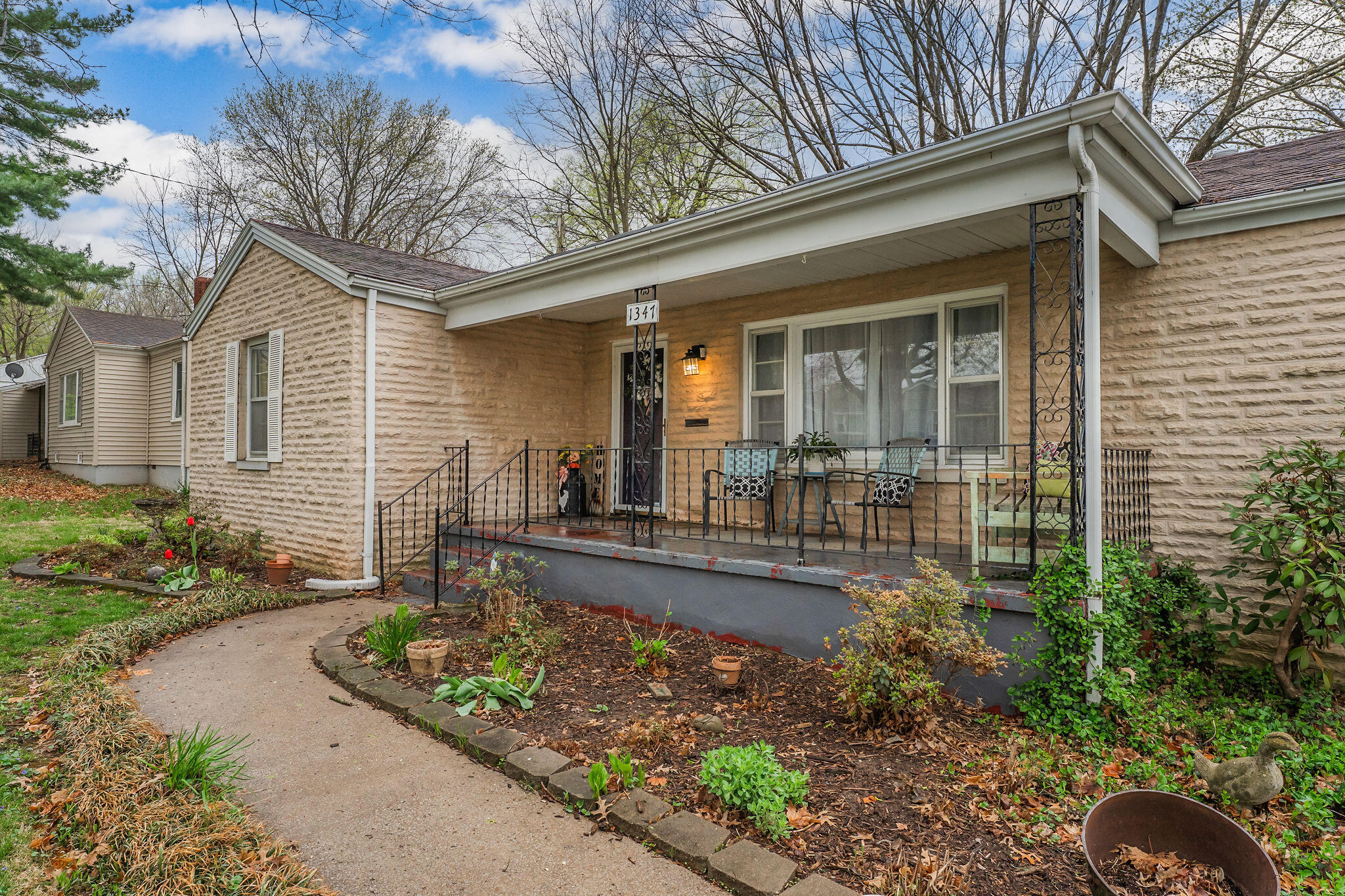 1347 South Kentwood Avenue Property Photo 3