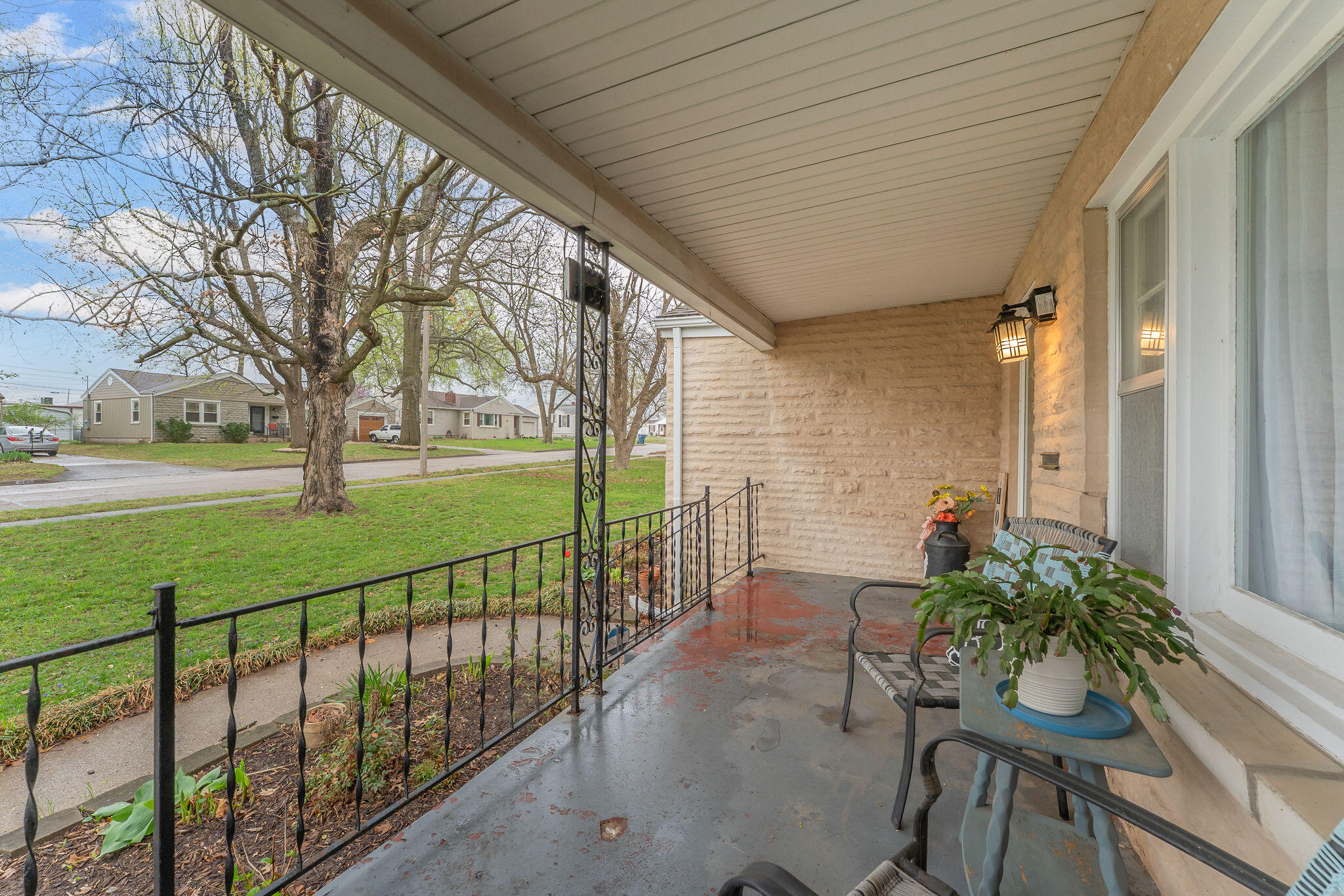 1347 South Kentwood Avenue Property Photo 4