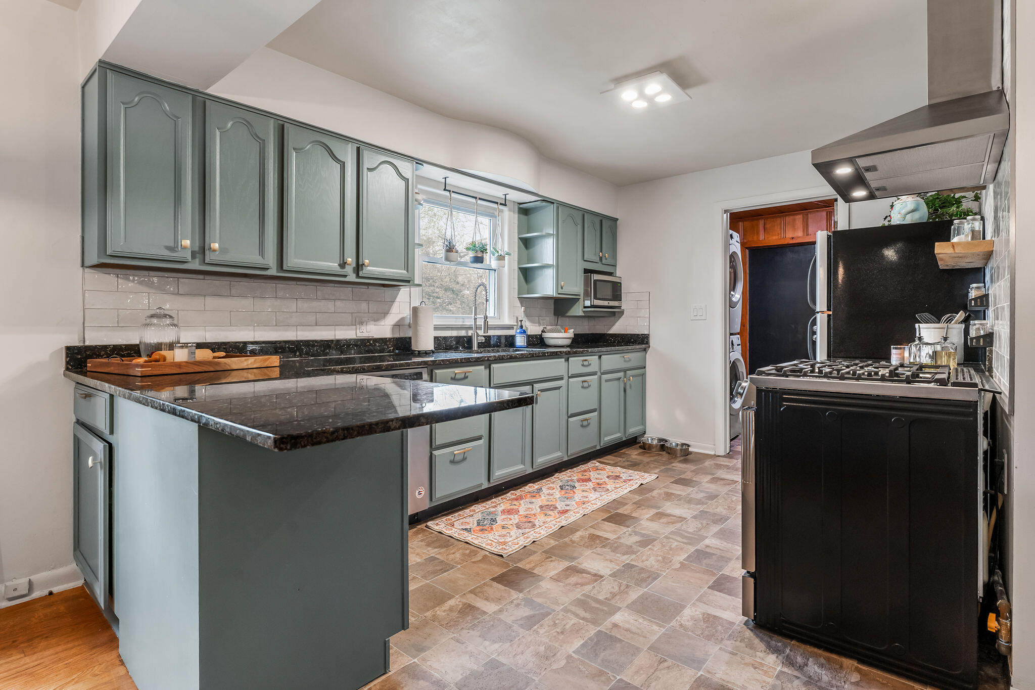 1347 South Kentwood Avenue Property Photo 11