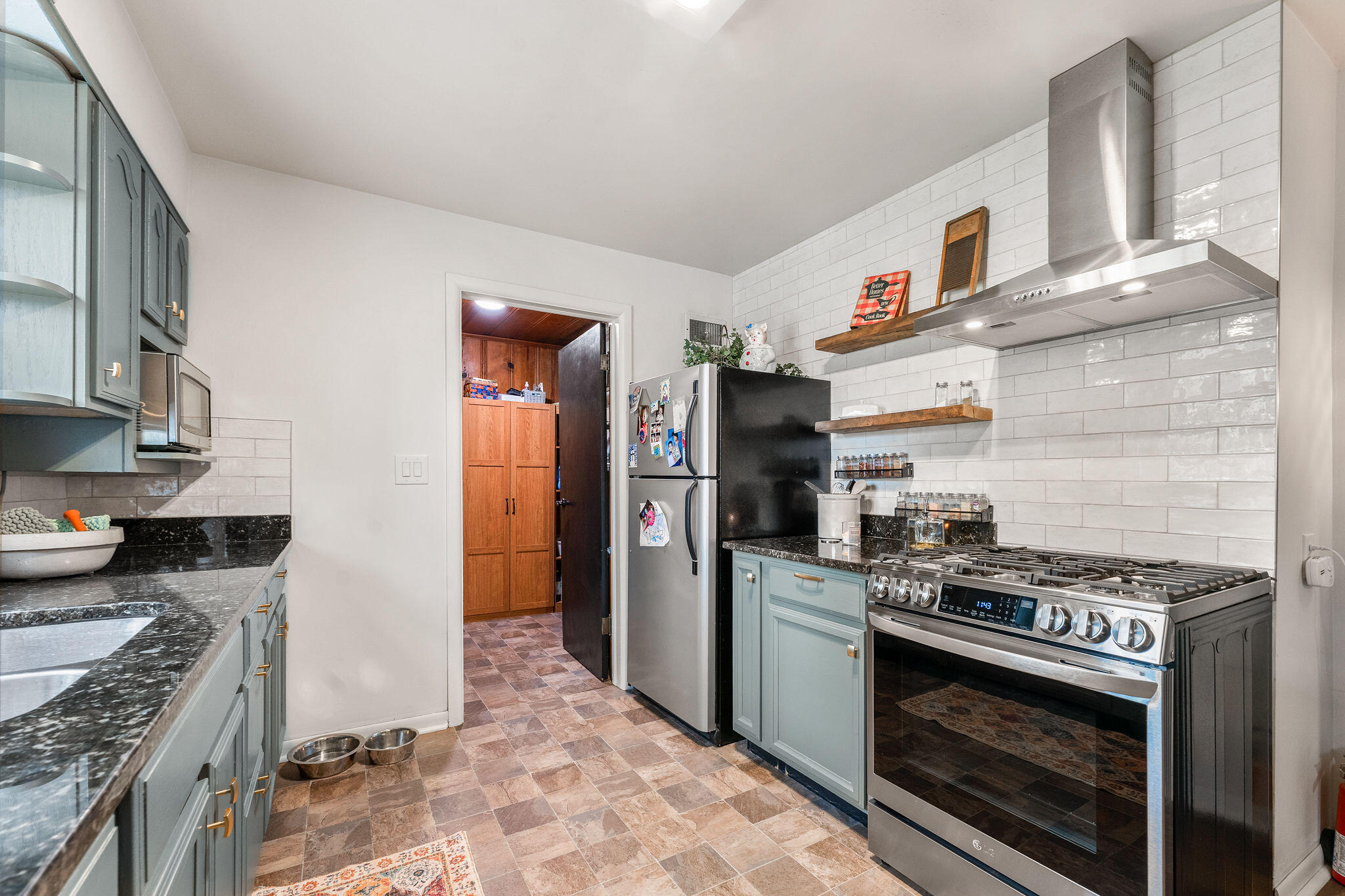 1347 South Kentwood Avenue Property Photo 12