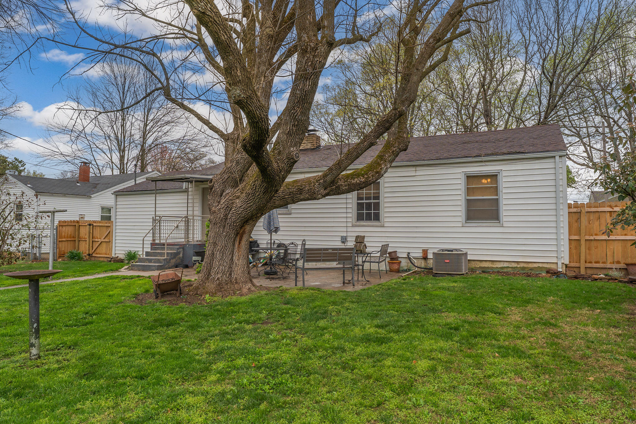 1347 South Kentwood Avenue Property Photo 25
