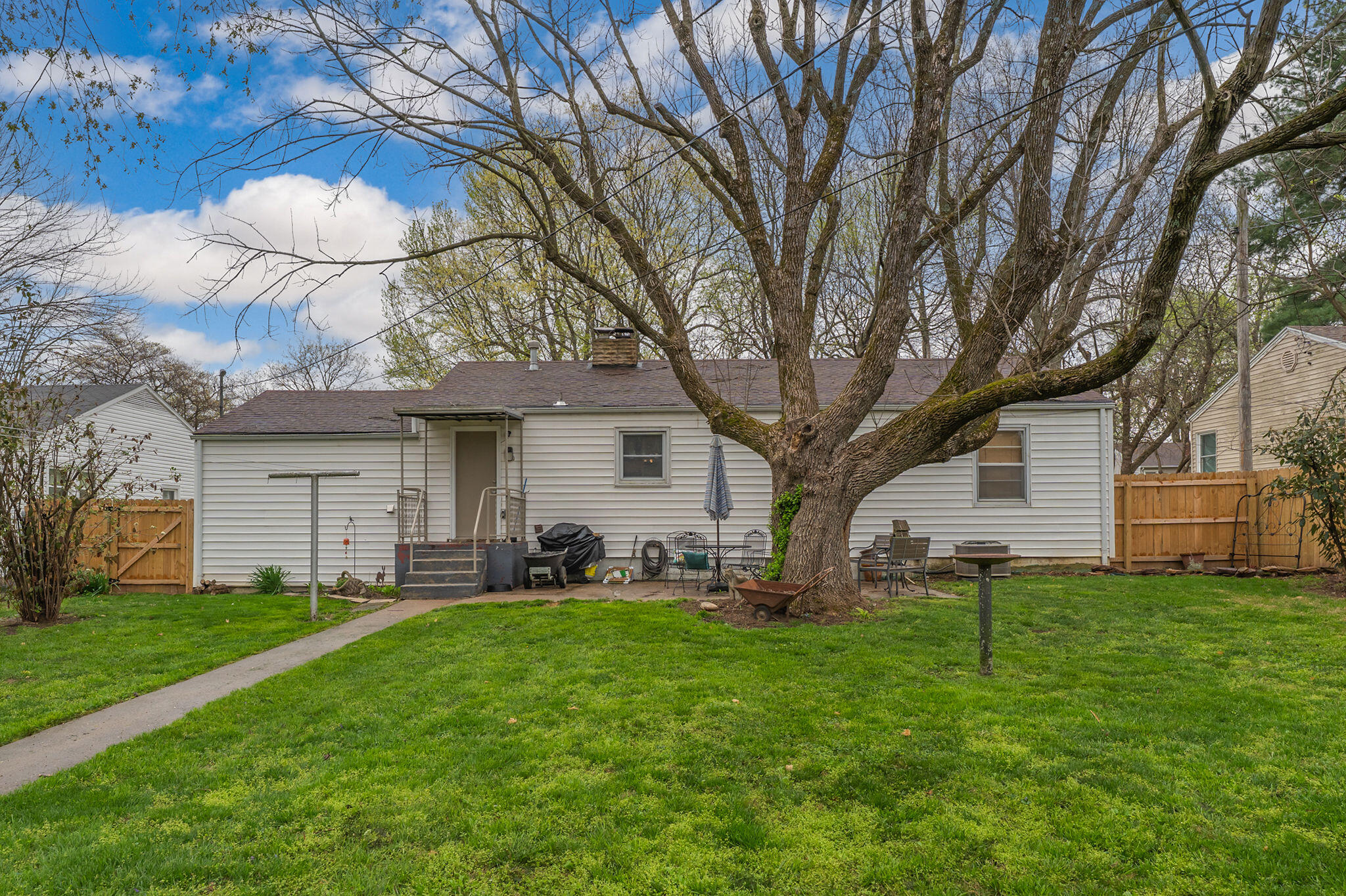 1347 South Kentwood Avenue Property Photo 27