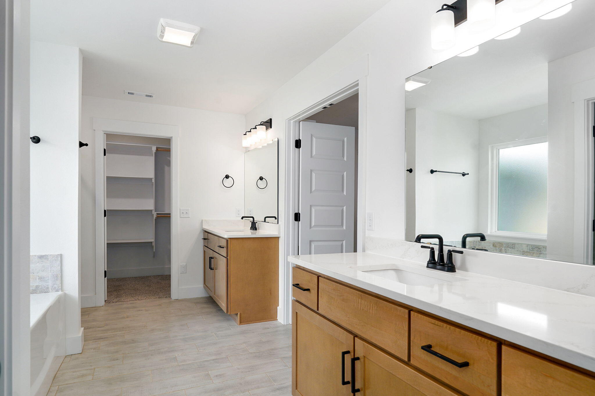 5207 South April Court Property Photo 27