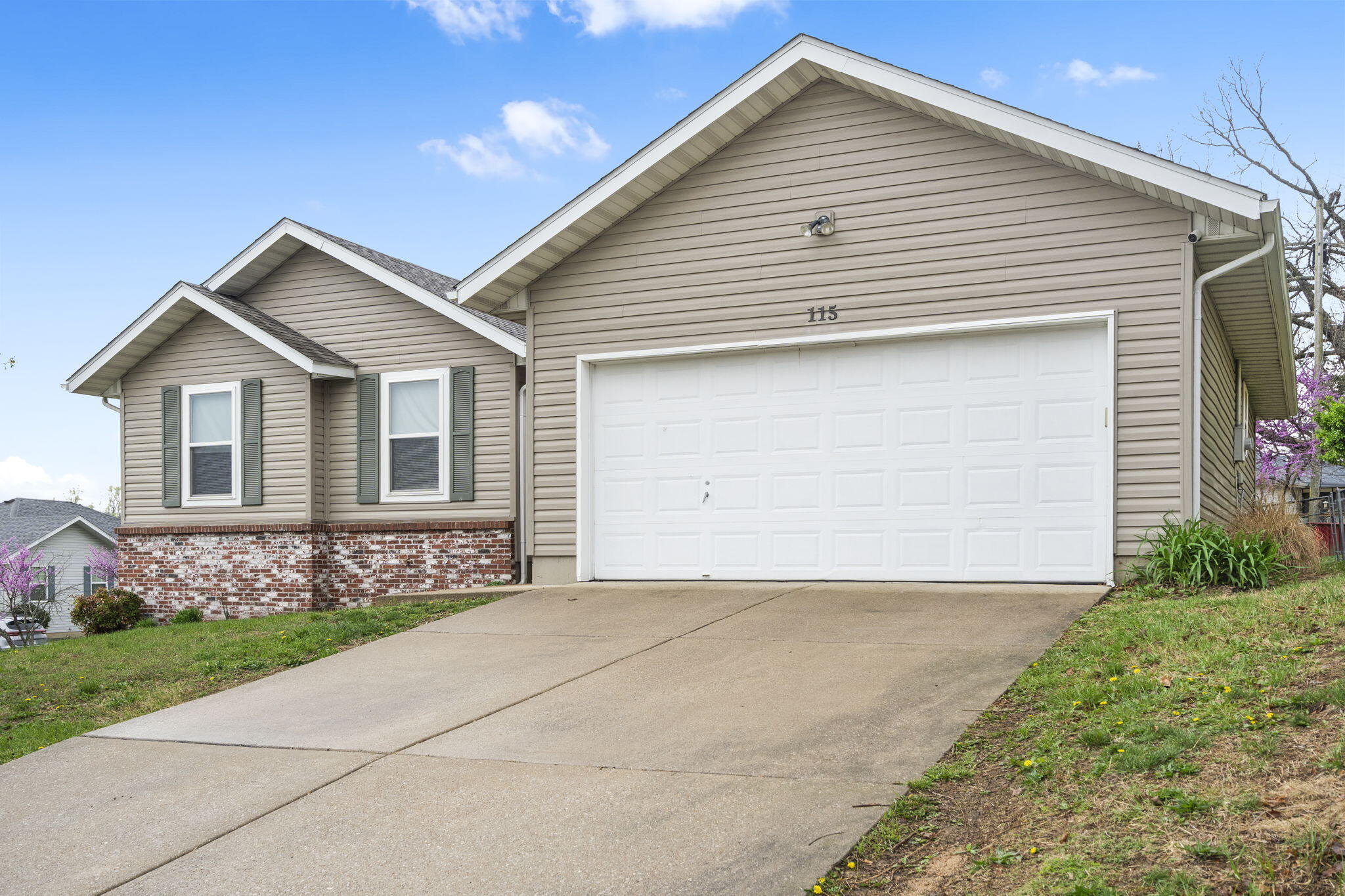 115 Rock Hollow Court Property Photo 2