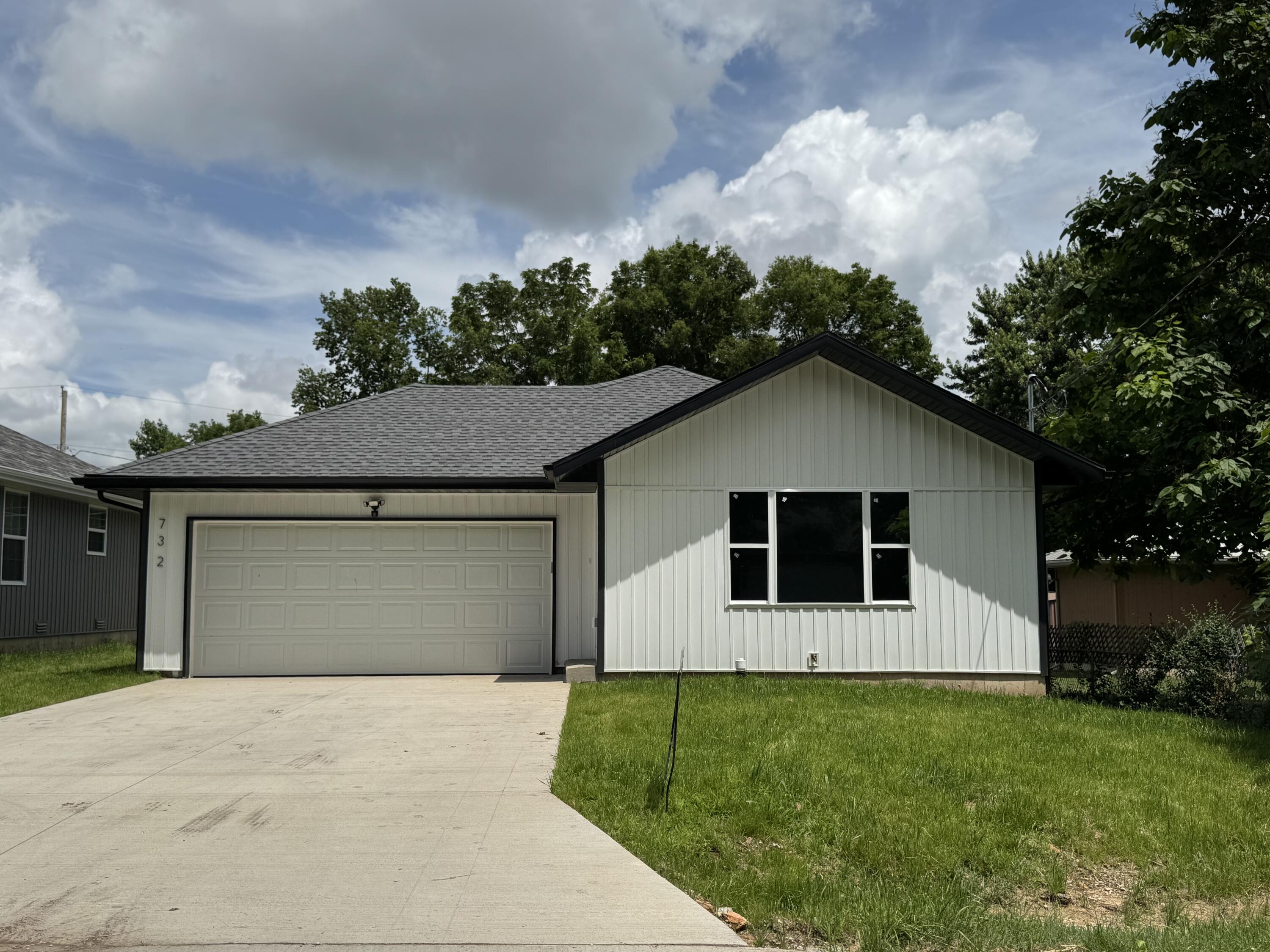 732 North Brown Avenue Property Photo 1