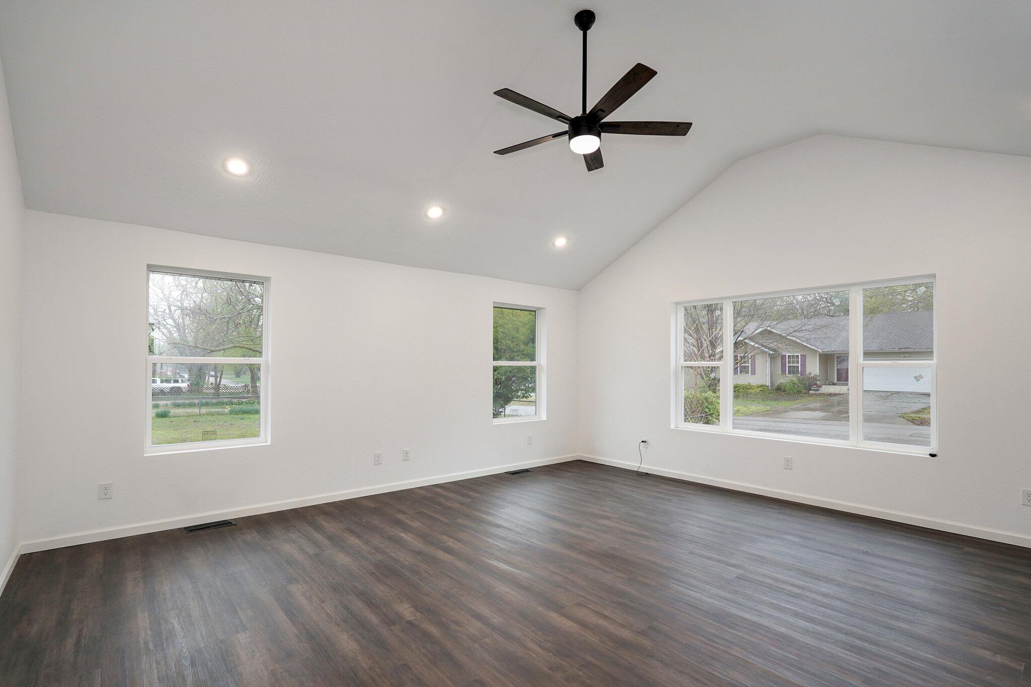 732 North Brown Avenue Property Photo 5
