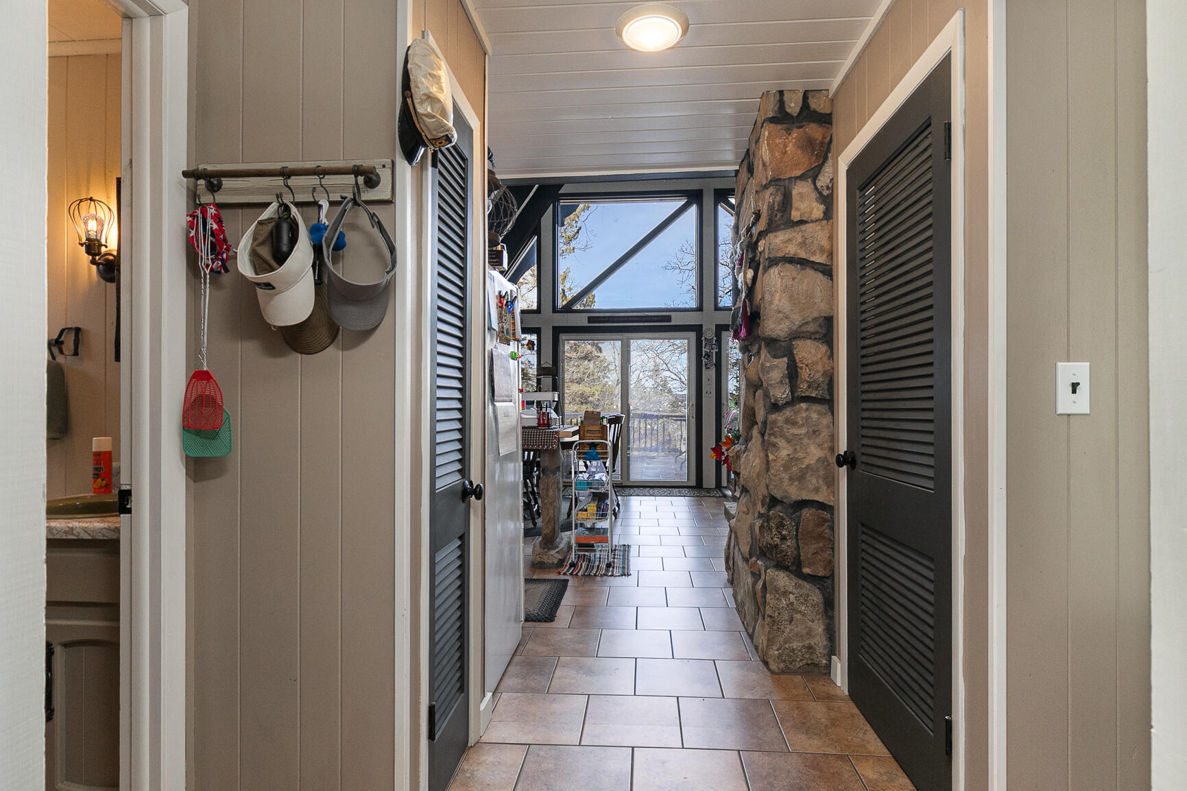 17289 Birch Road Property Photo 9