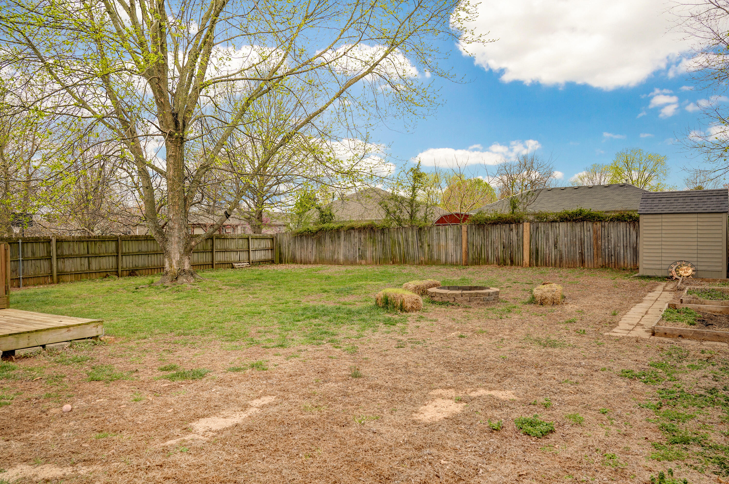 1689 South Eastland Avenue Property Photo 24