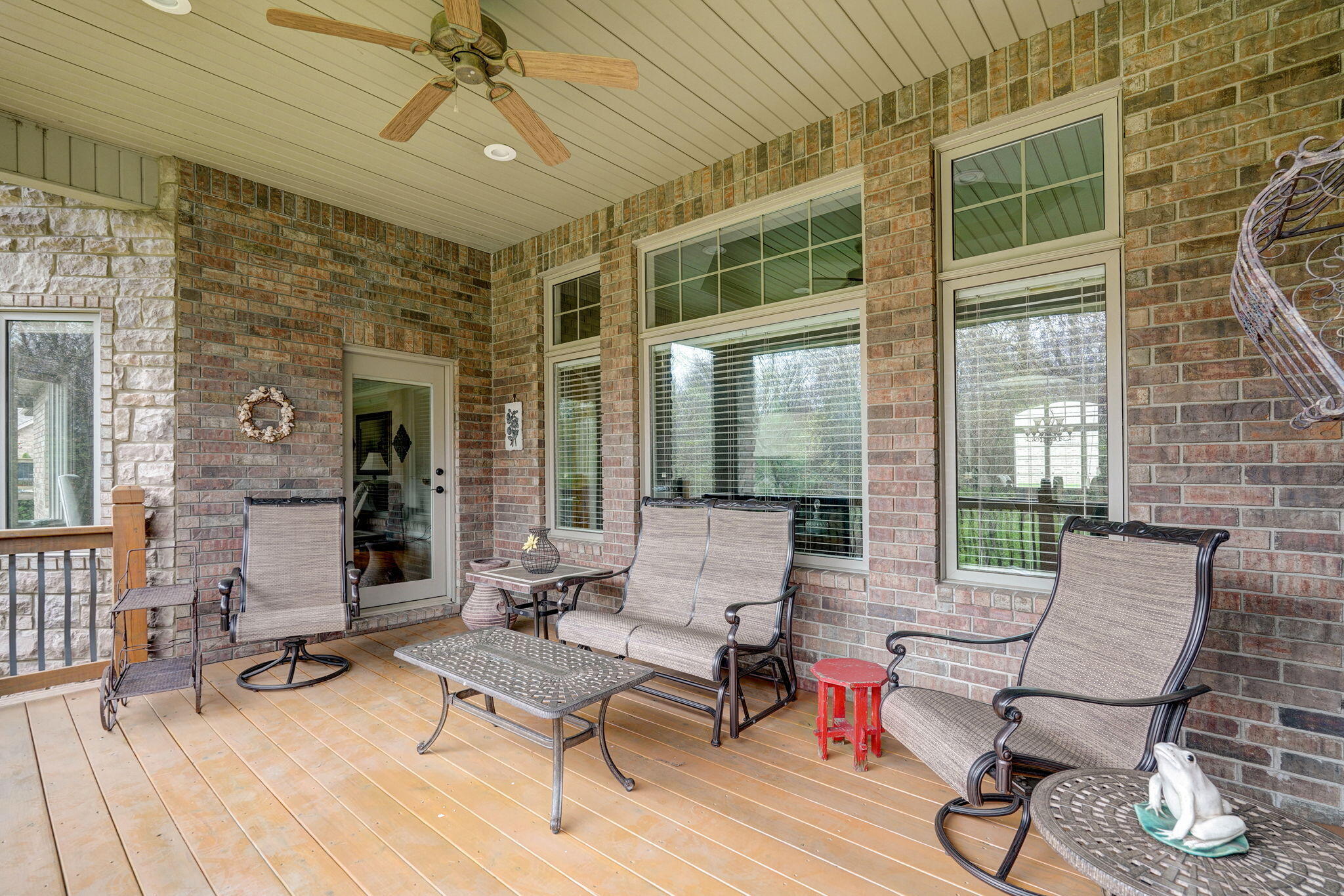 1425 East Wood Oaks Property Photo 10