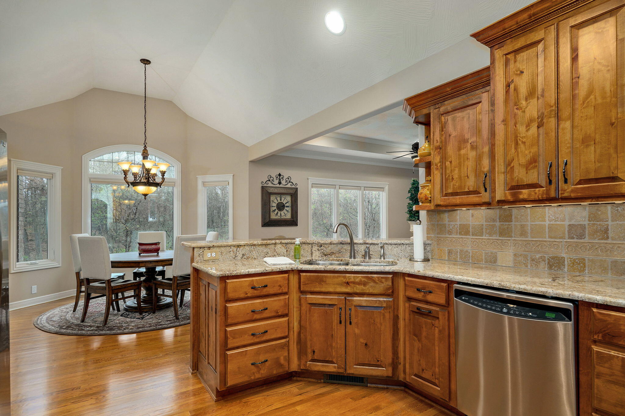 1425 East Wood Oaks Property Photo 26
