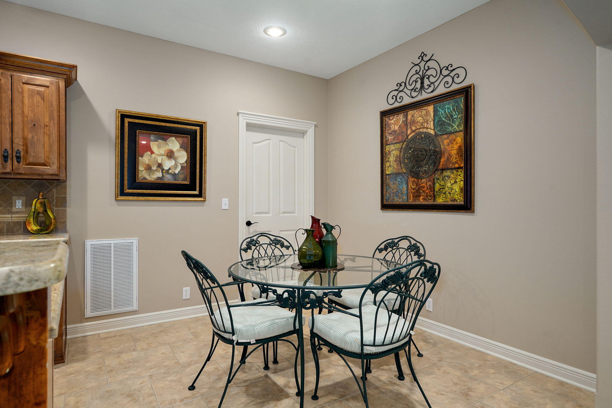 1425 East Wood Oaks Property Photo 46