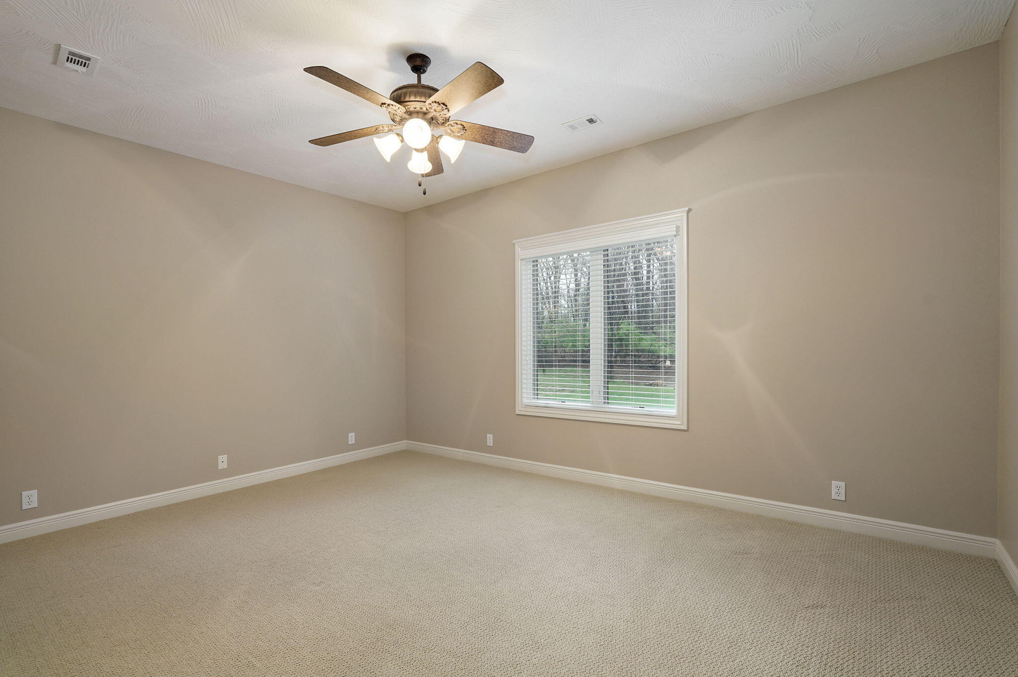 1425 East Wood Oaks Property Photo 50