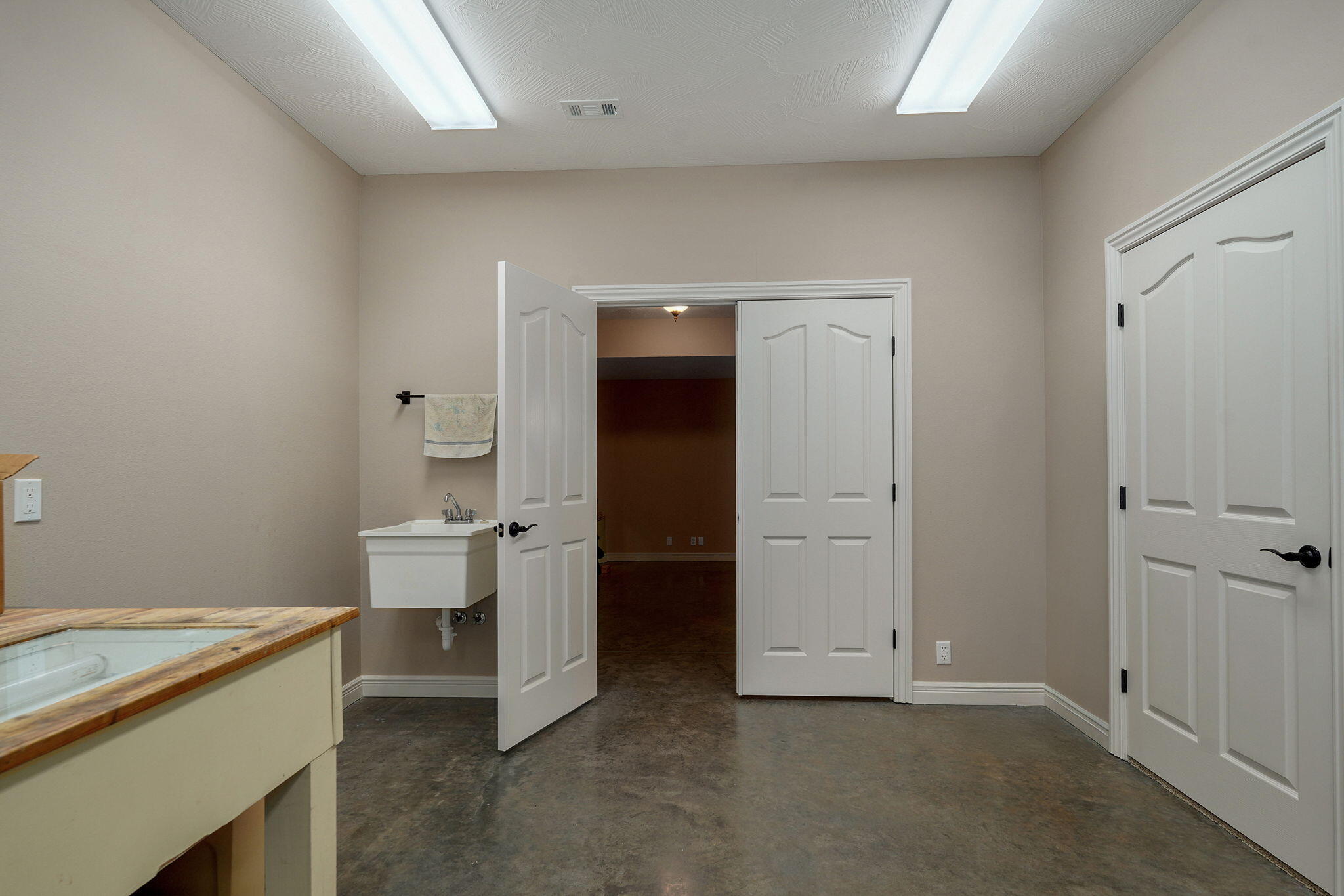1425 East Wood Oaks Property Photo 55