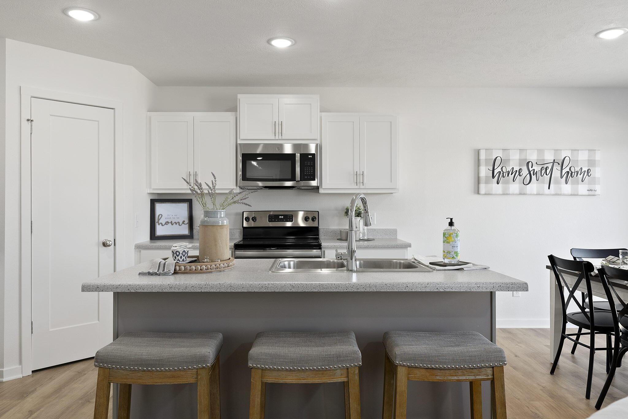 784 Hoffman Hills Boulevard Property Photo 3