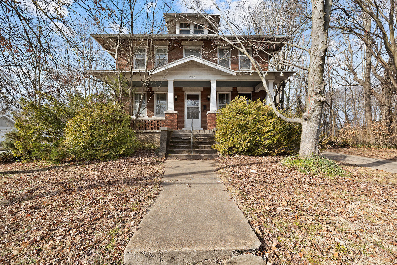 1303 North Grant Avenue Property Photo 1