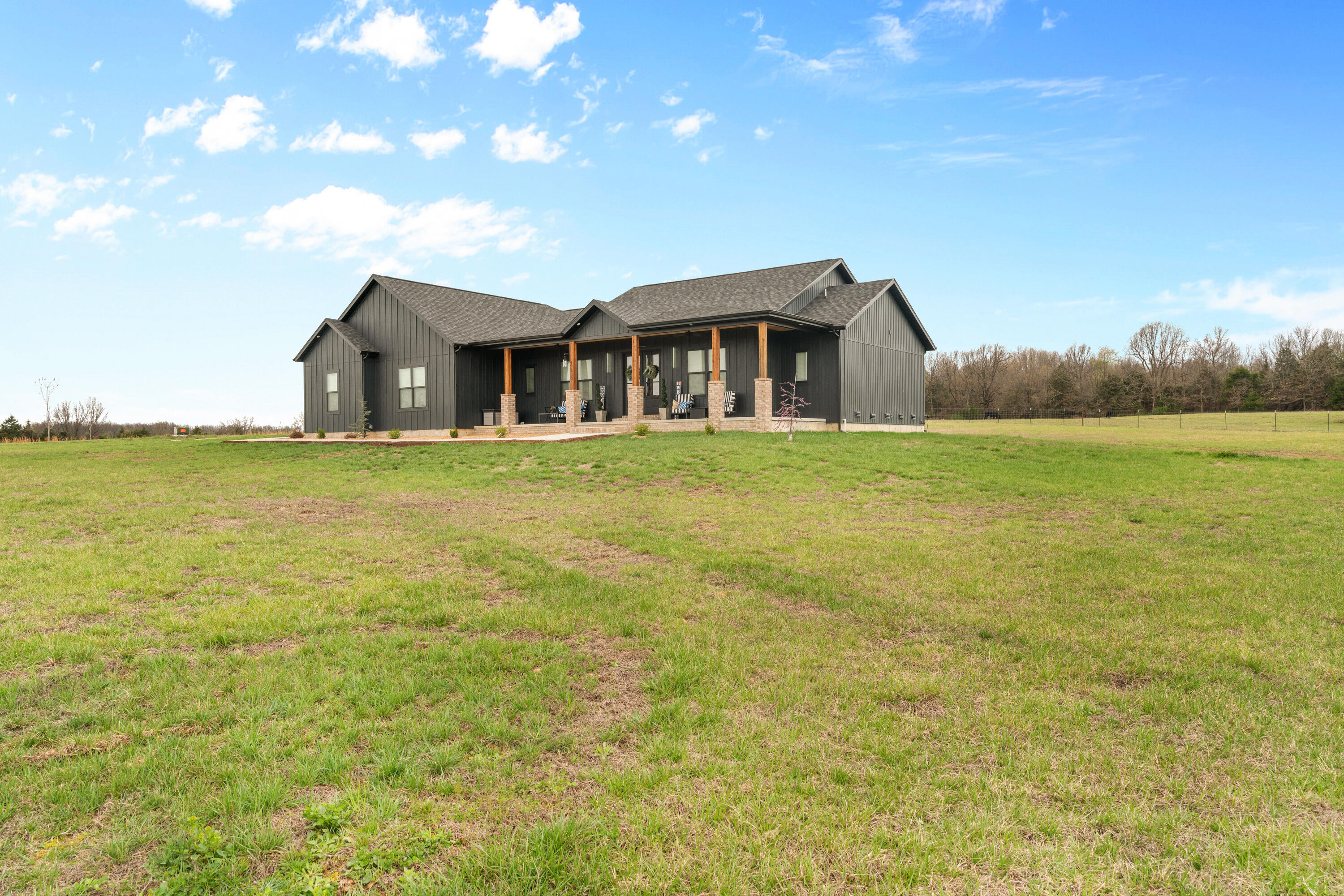 13433 Newhouse Lane Property Photo 4