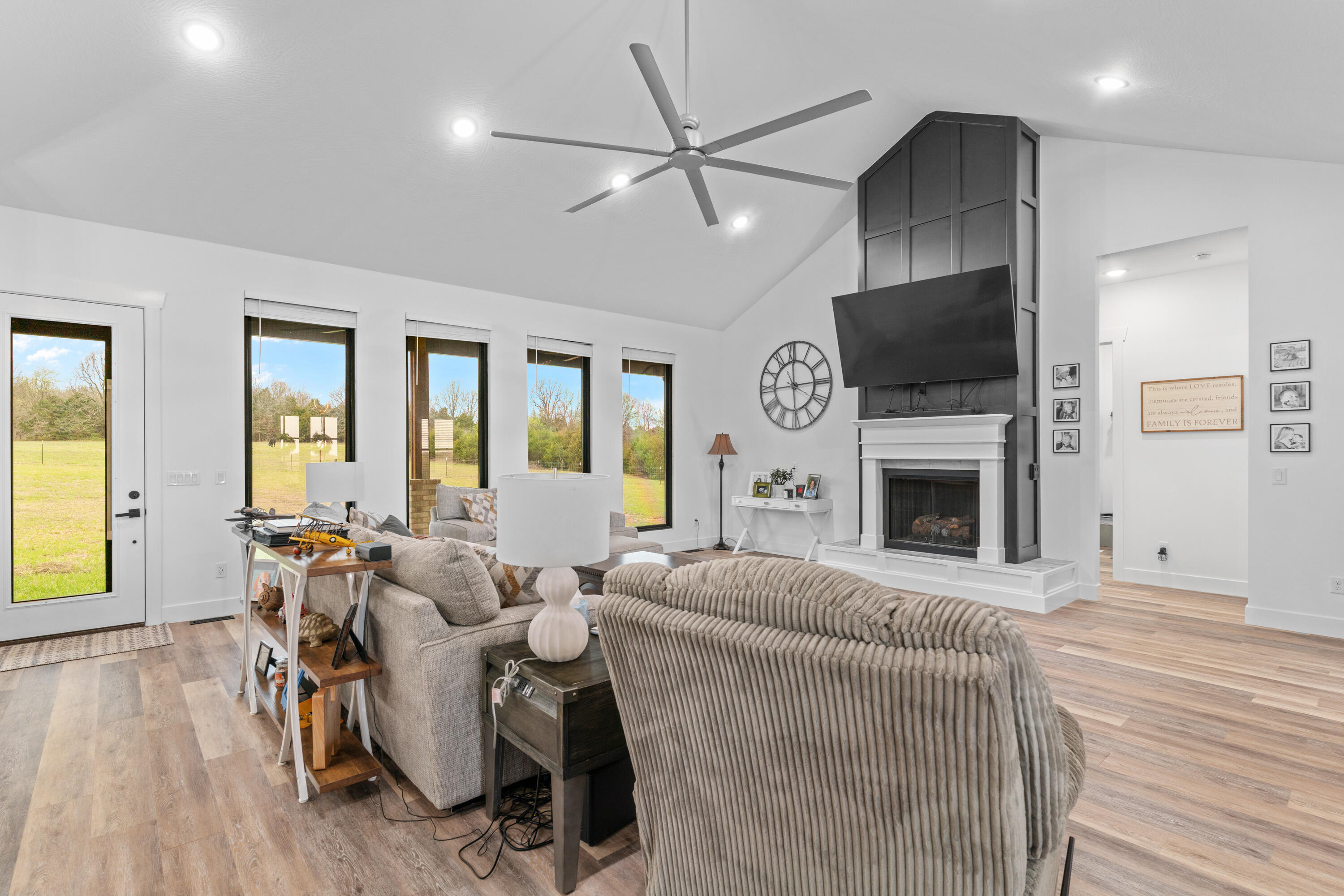 13433 Newhouse Lane Property Photo 8