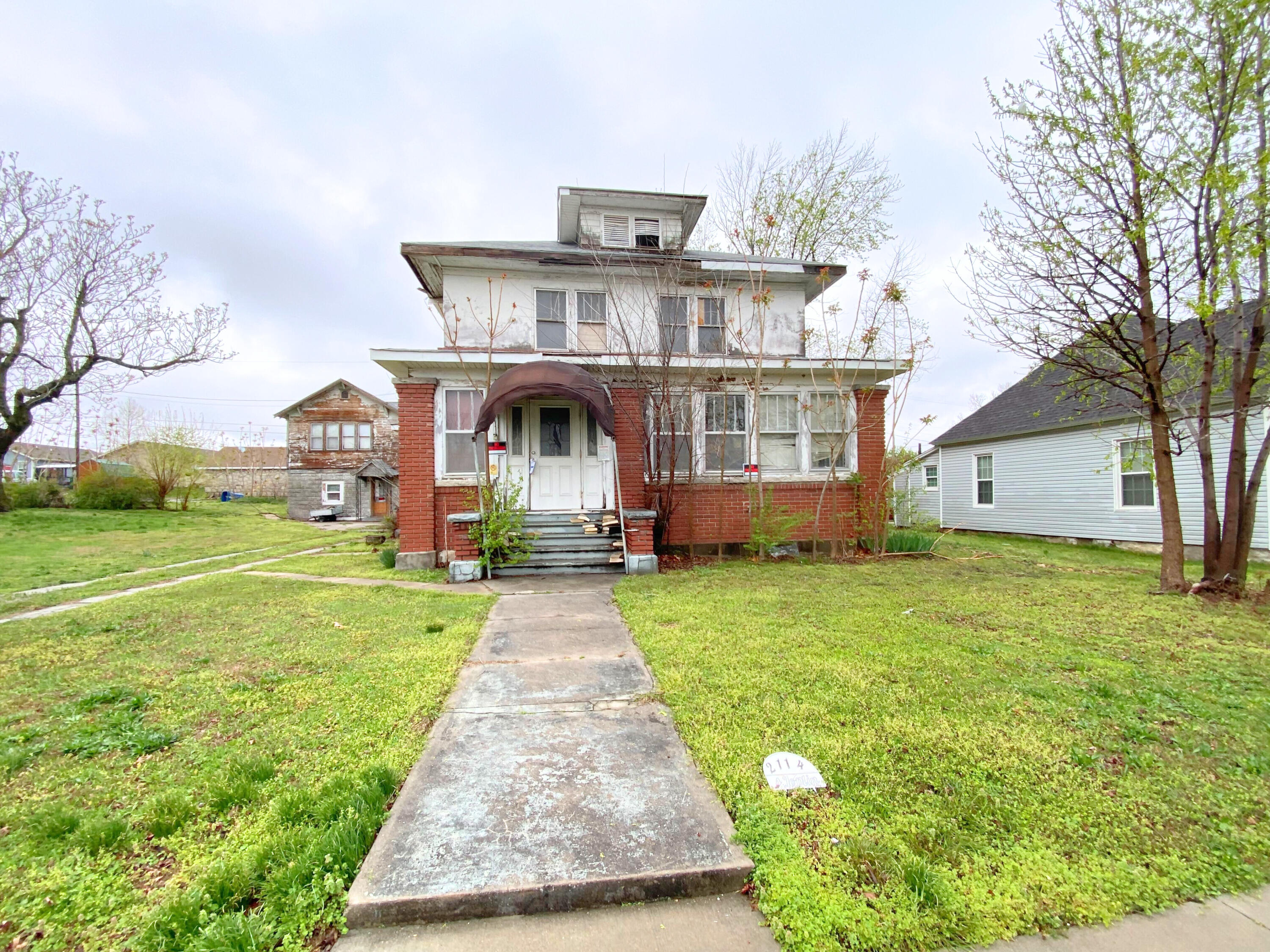 2114 South Joplin Avenue Property Photo 1