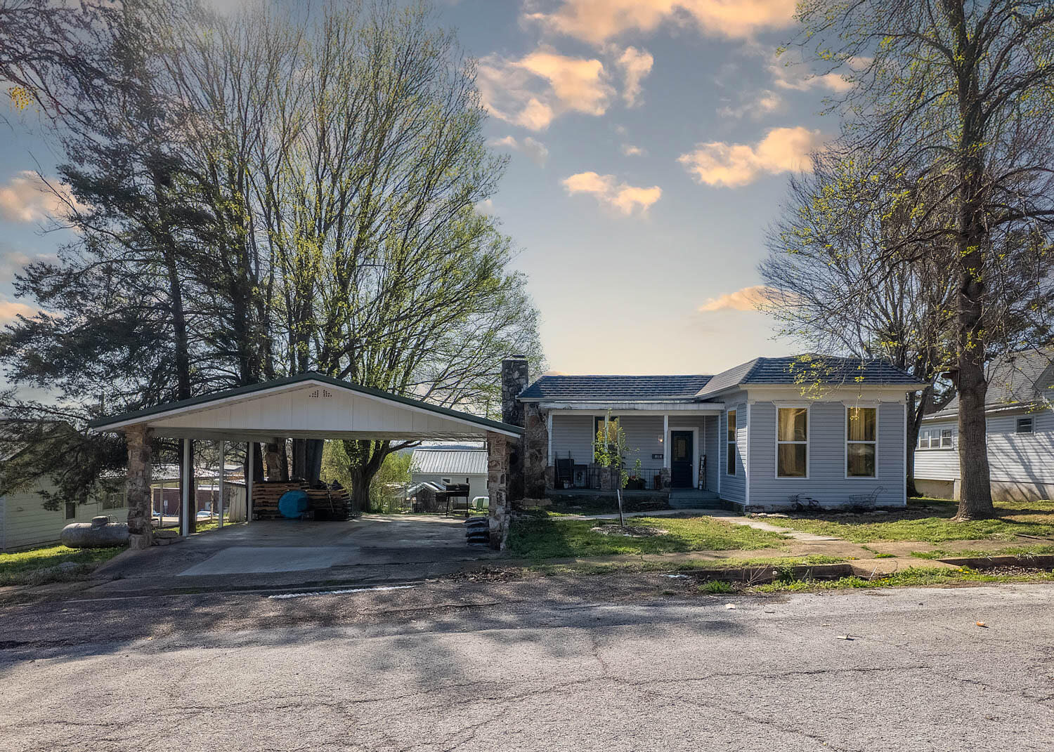 213 Arch Property Photo