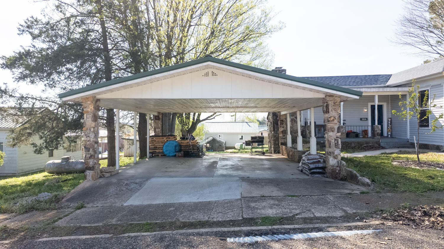 213 Arch Property Photo 3