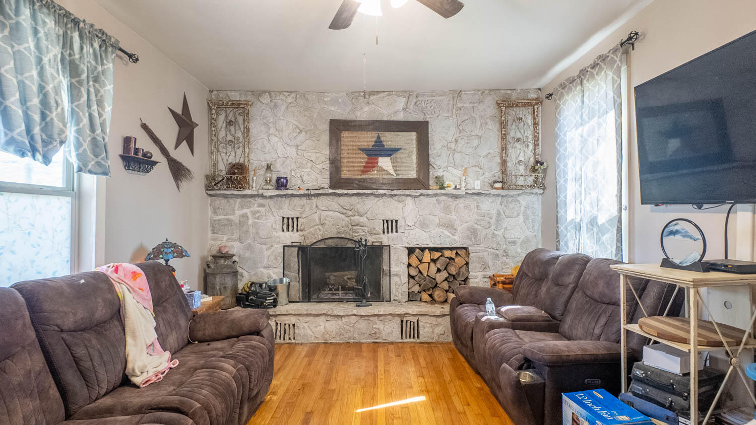 213 Arch Property Photo 6