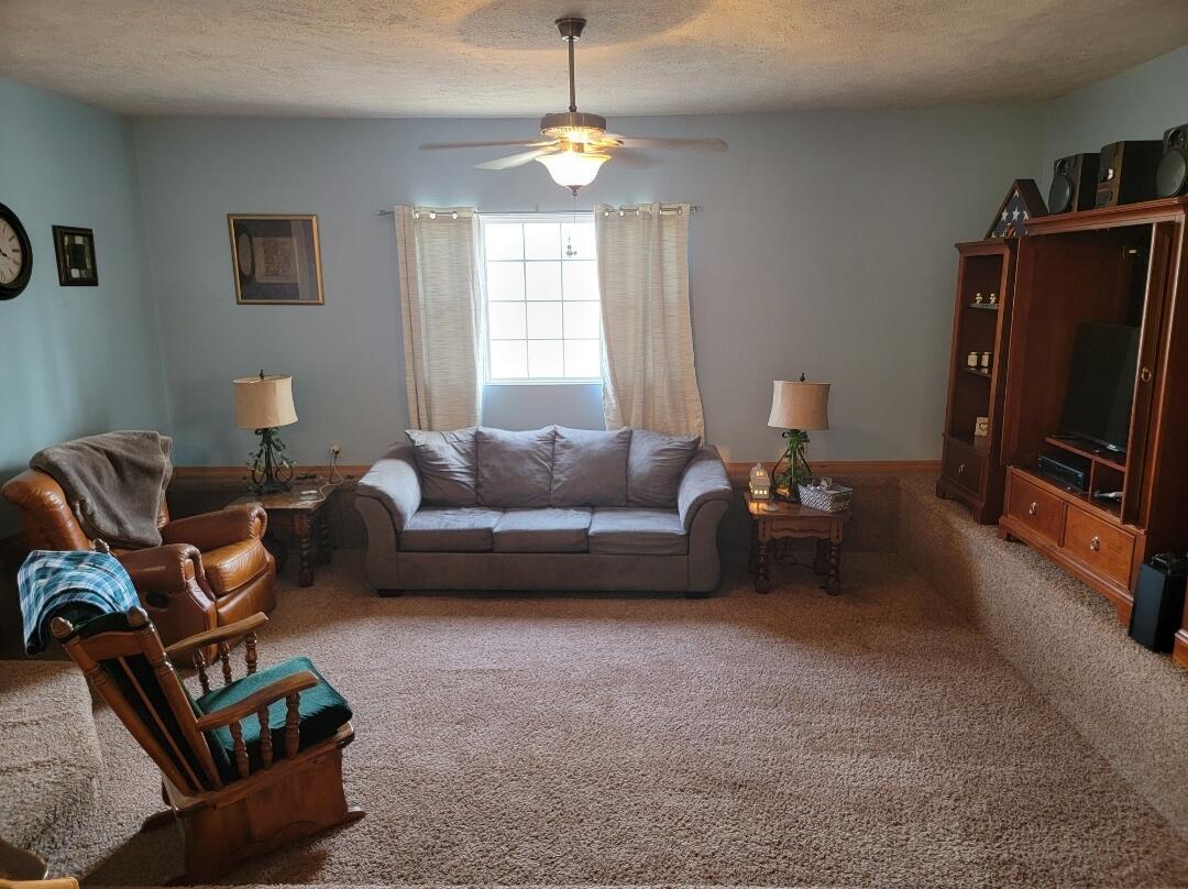 7 Lawrence 2200 Property Photo 4