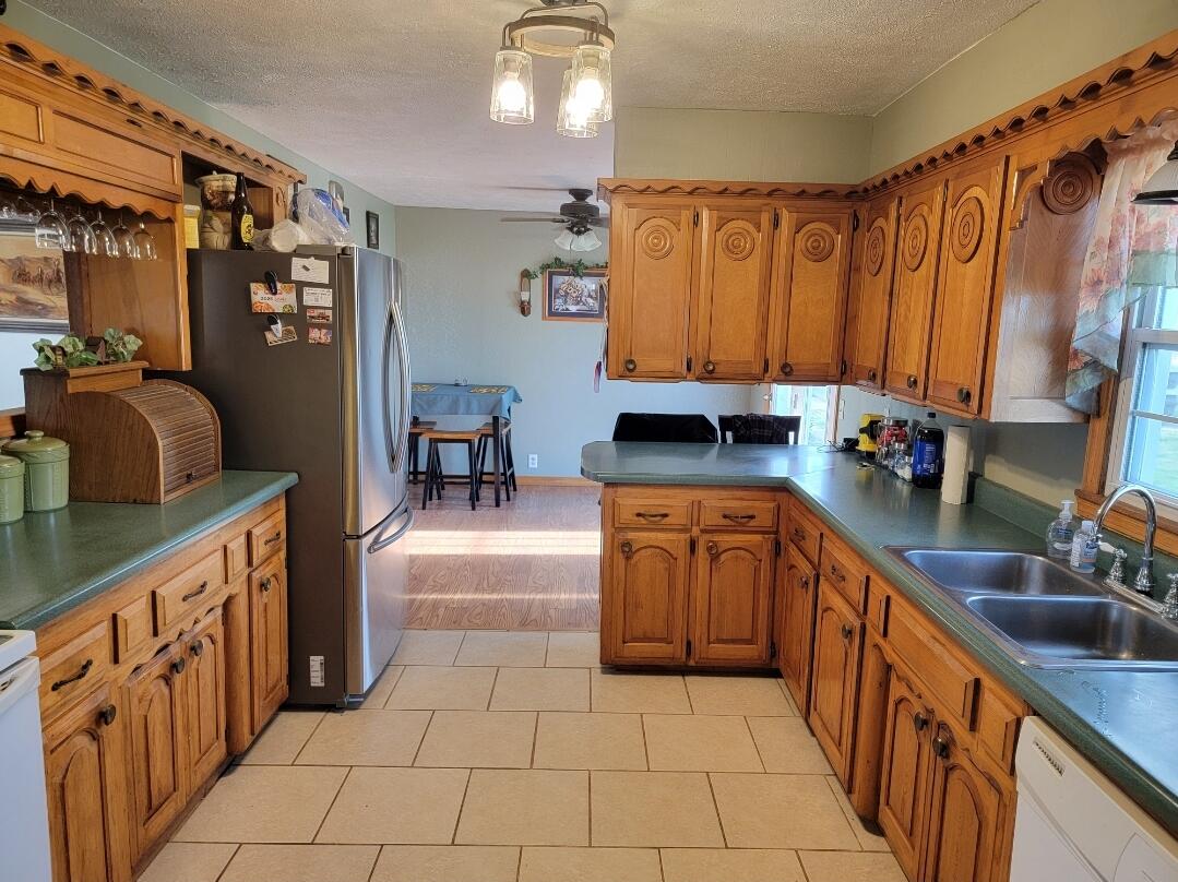 7 Lawrence 2200 Property Photo 9
