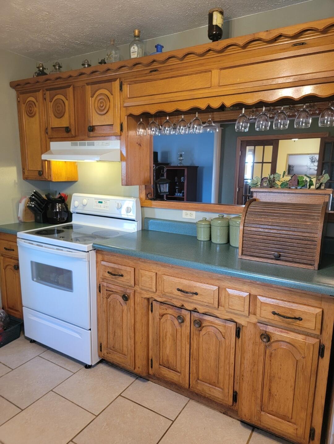 7 Lawrence 2200 Property Photo 11