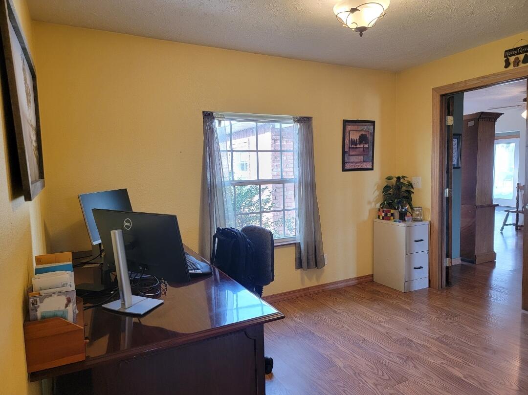 7 Lawrence 2200 Property Photo 18